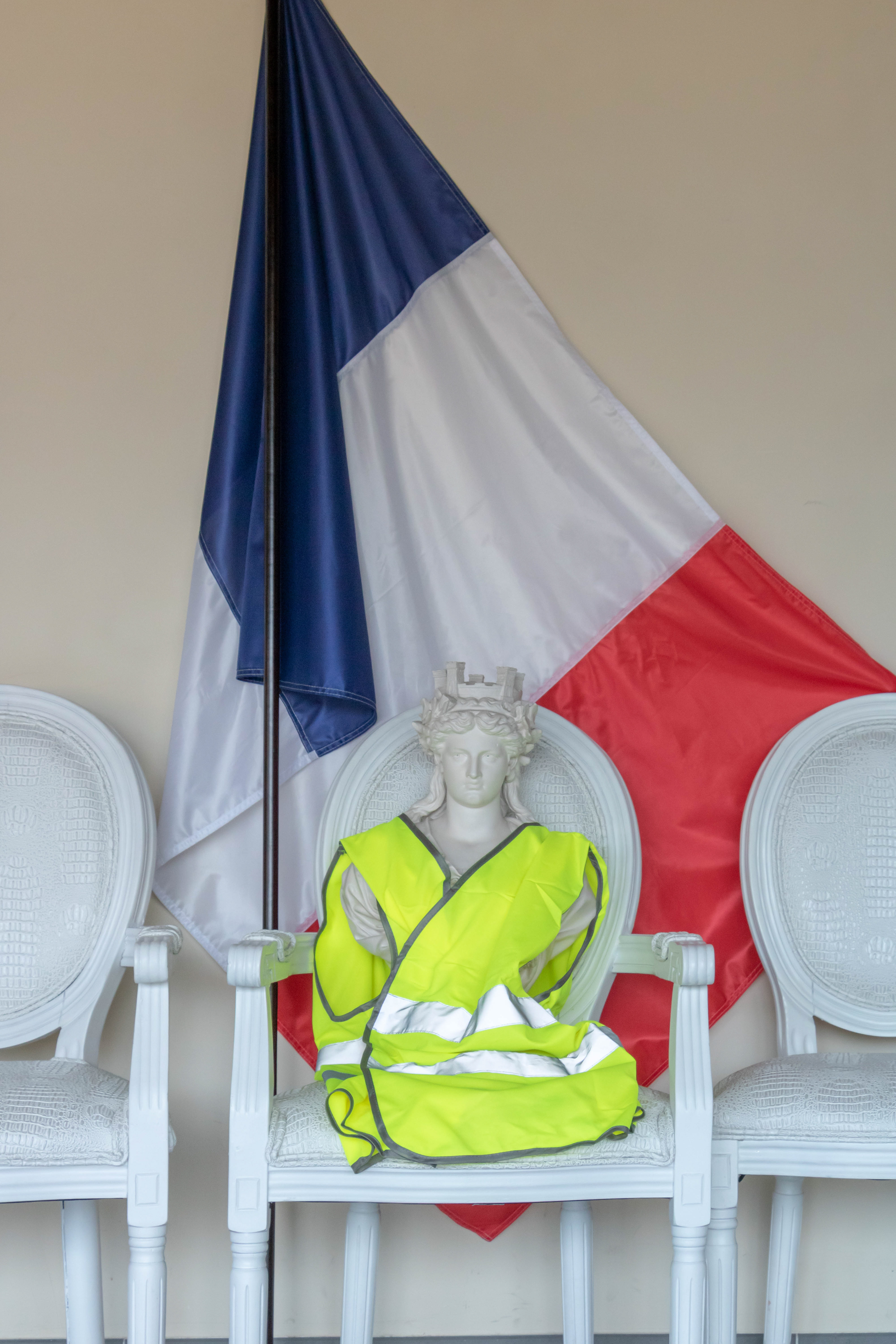 Marianne en Gilet Jaune - Grand Débat national - Photo libre de droit Noble Nature