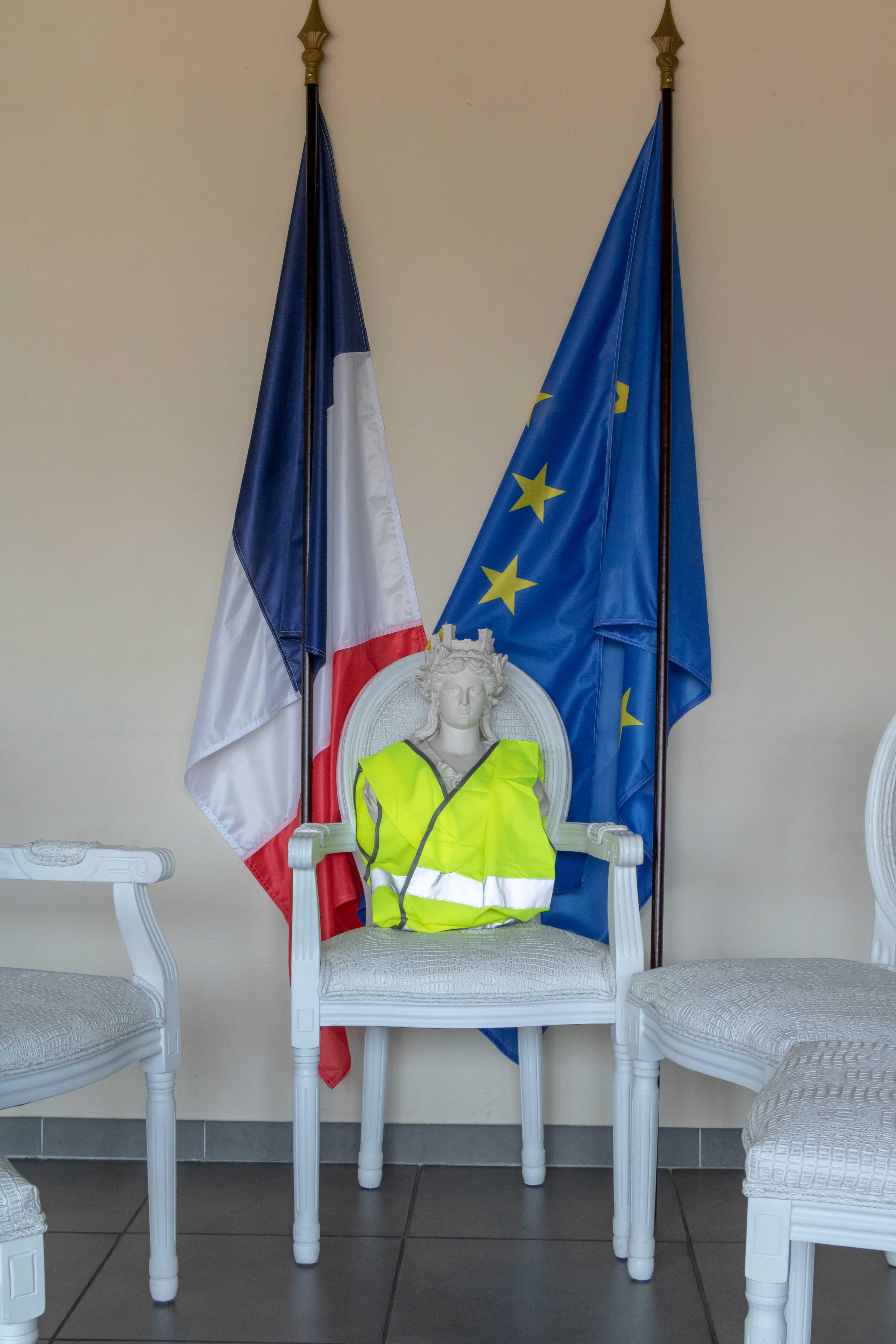 Marianne en Gilet Jaune - Grand Débat national - Photo libre de droit Noble Nature