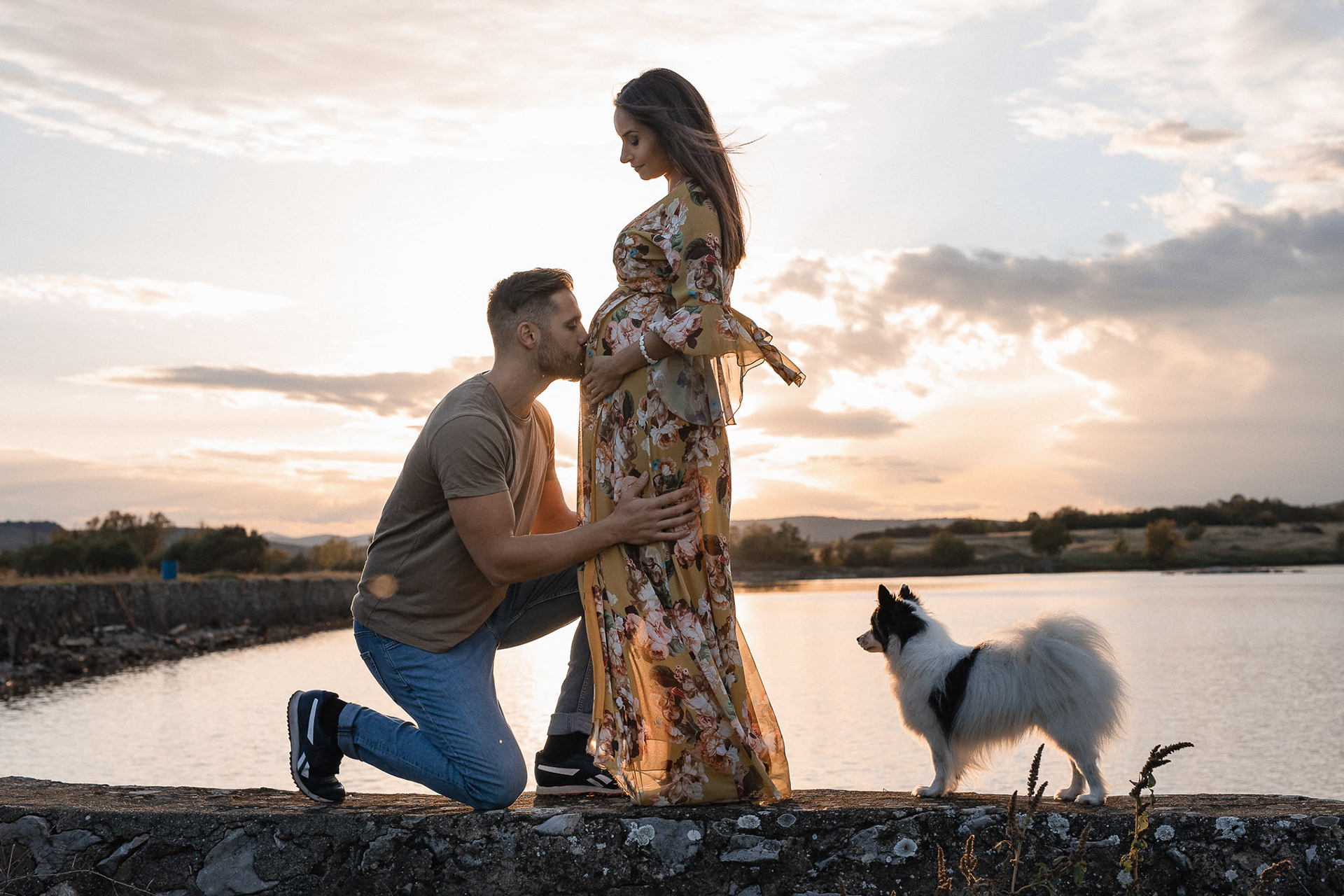 Семейна фотосесия по залез с куче