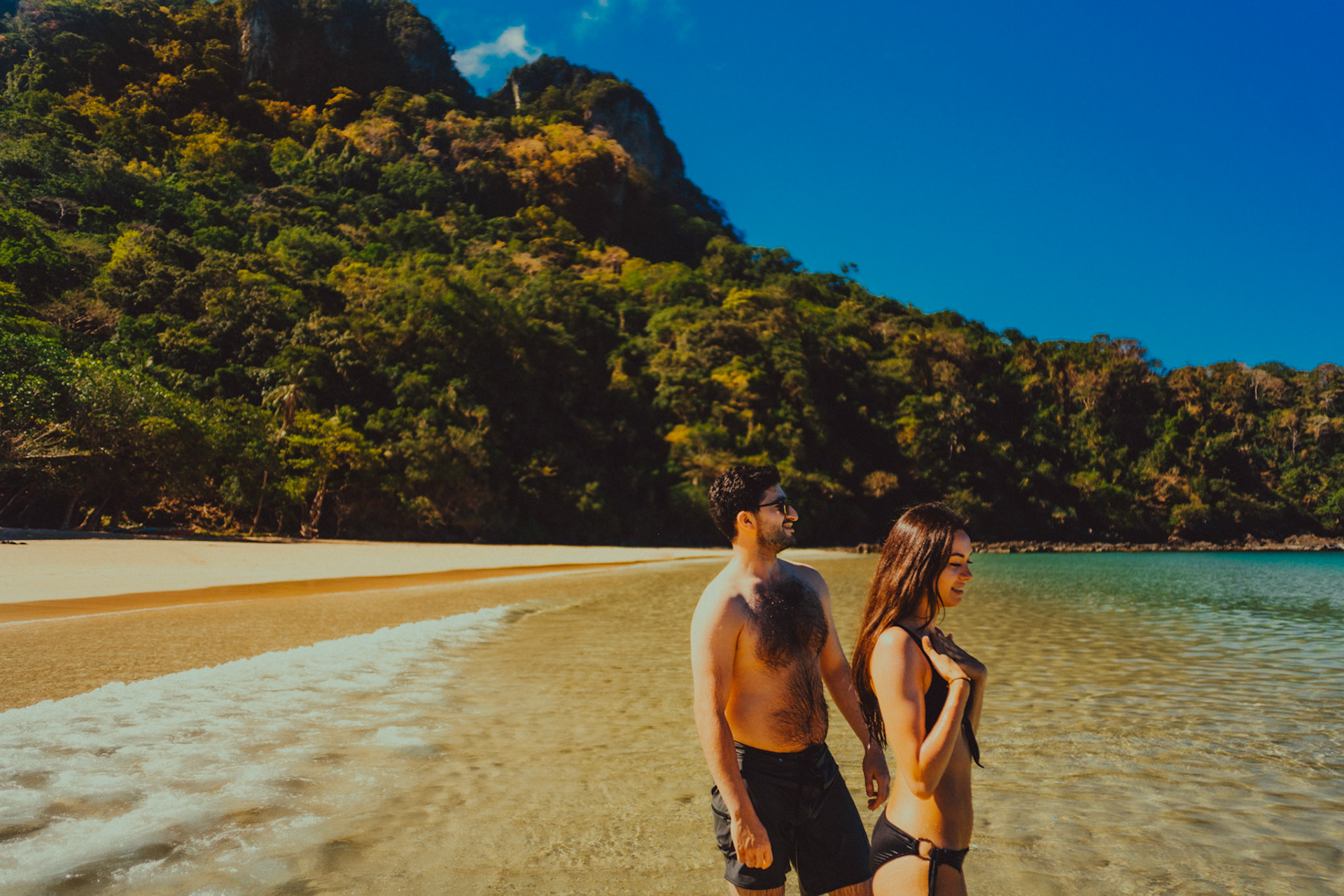 Honeymooners on an island hopping tour of a virgin tropical beach in Cadlao Island, El Nido, Palawan, Philippines, Southeast Asia, March 2020, Sony A7III.