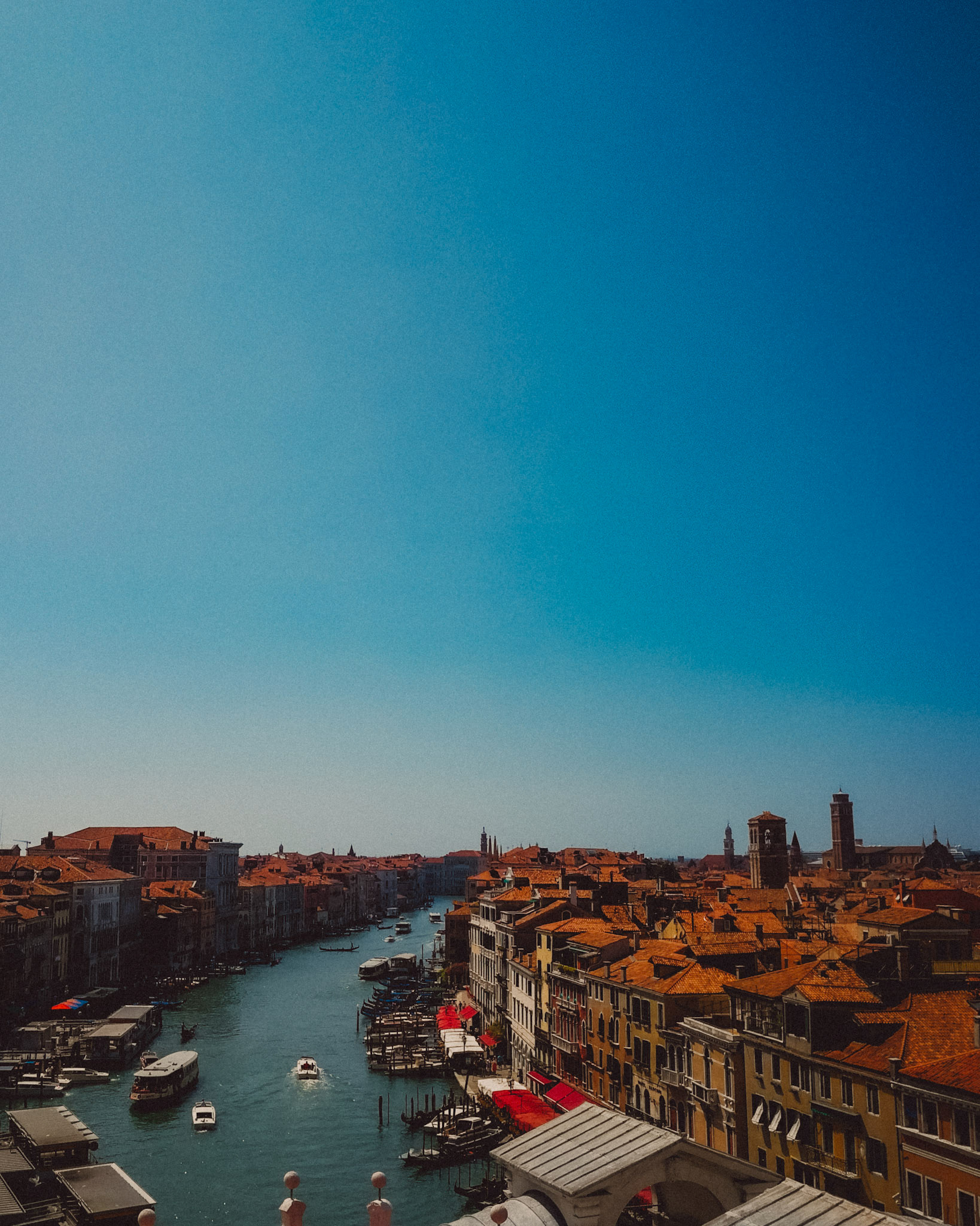 A clear blue sky over the Grand Canal, from the rooftop of DFS in Venice, Italy, August 2017, Huawei Mate 9 Pro.