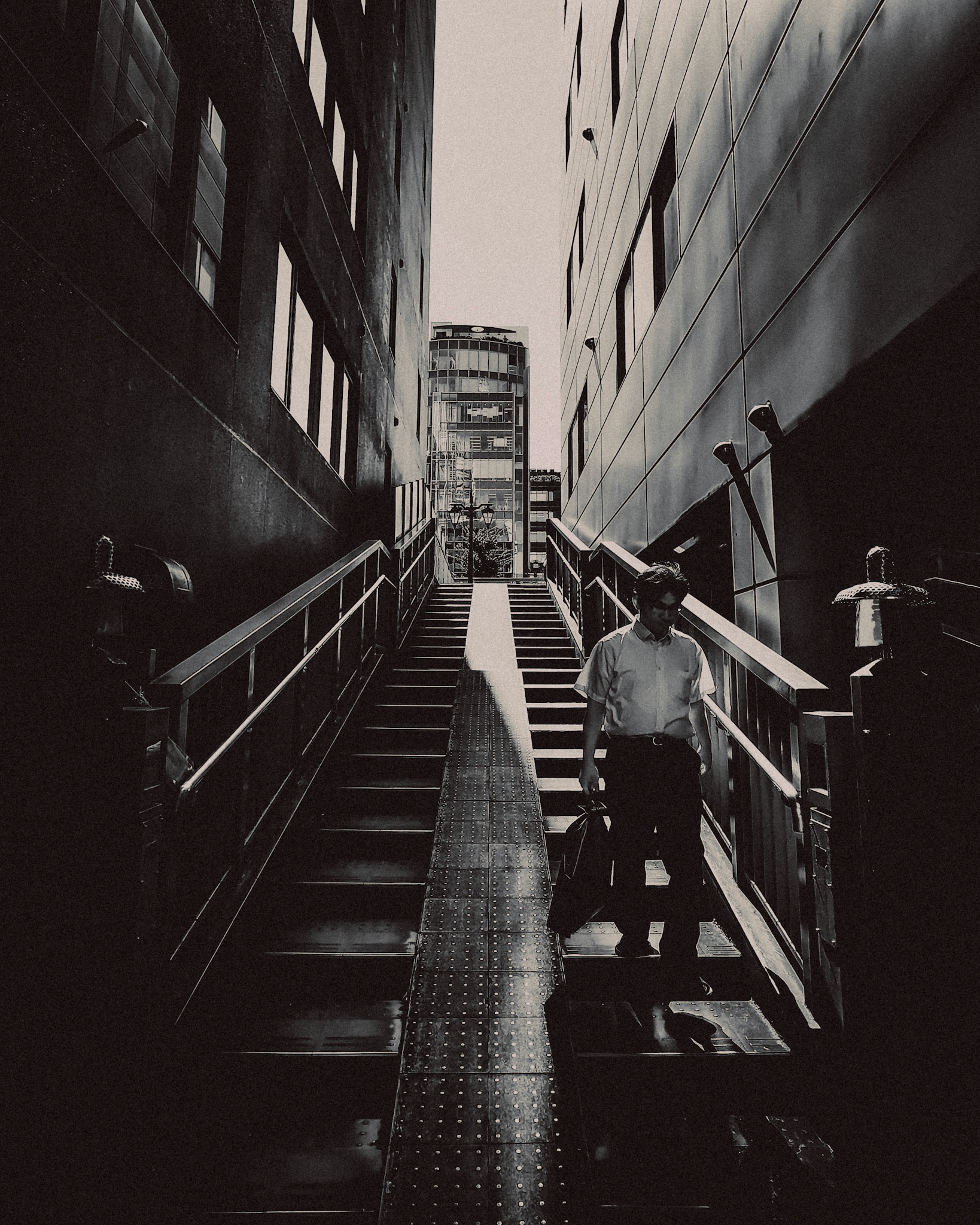 A man walking down the stairs, in black and white, Akihabara, Tokyo, Japan, October 2019, Huawei P30 Pro.