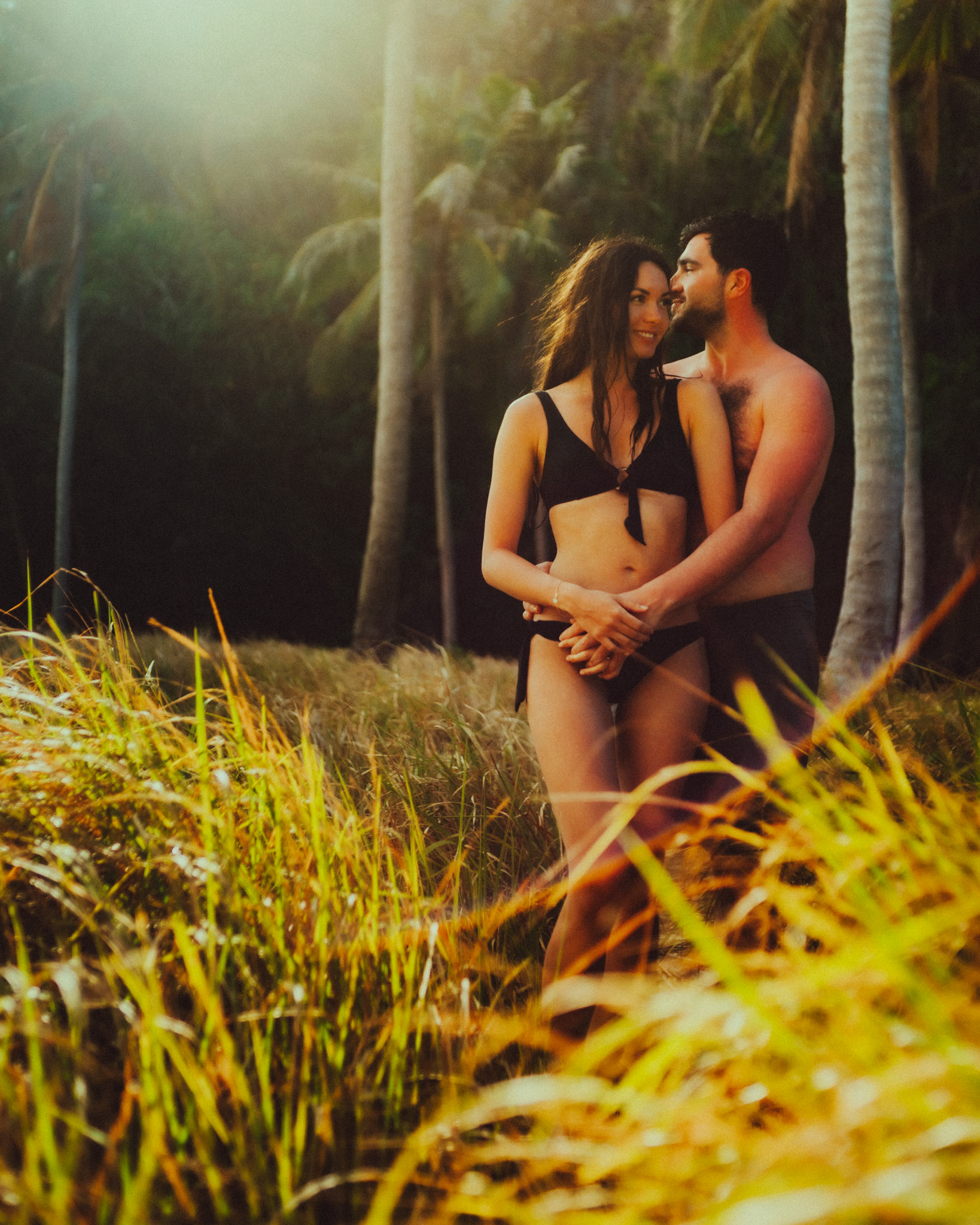 Tropical island vibe couple portraits with palm trees and cogon grass in Pinagbuyutan Island, El Nido, Palawan, Philippines, Southeast Asia, March 2020, Sony A7III.