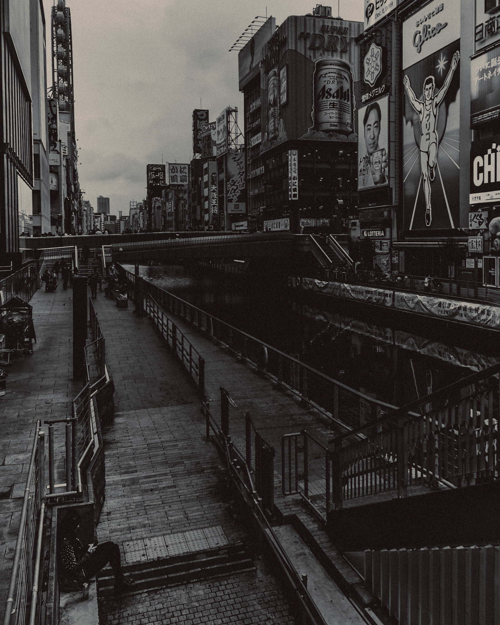 Dotonbori, in black and white, Osaka, Japan, December 2019, Huawei Mate 30 Pro.