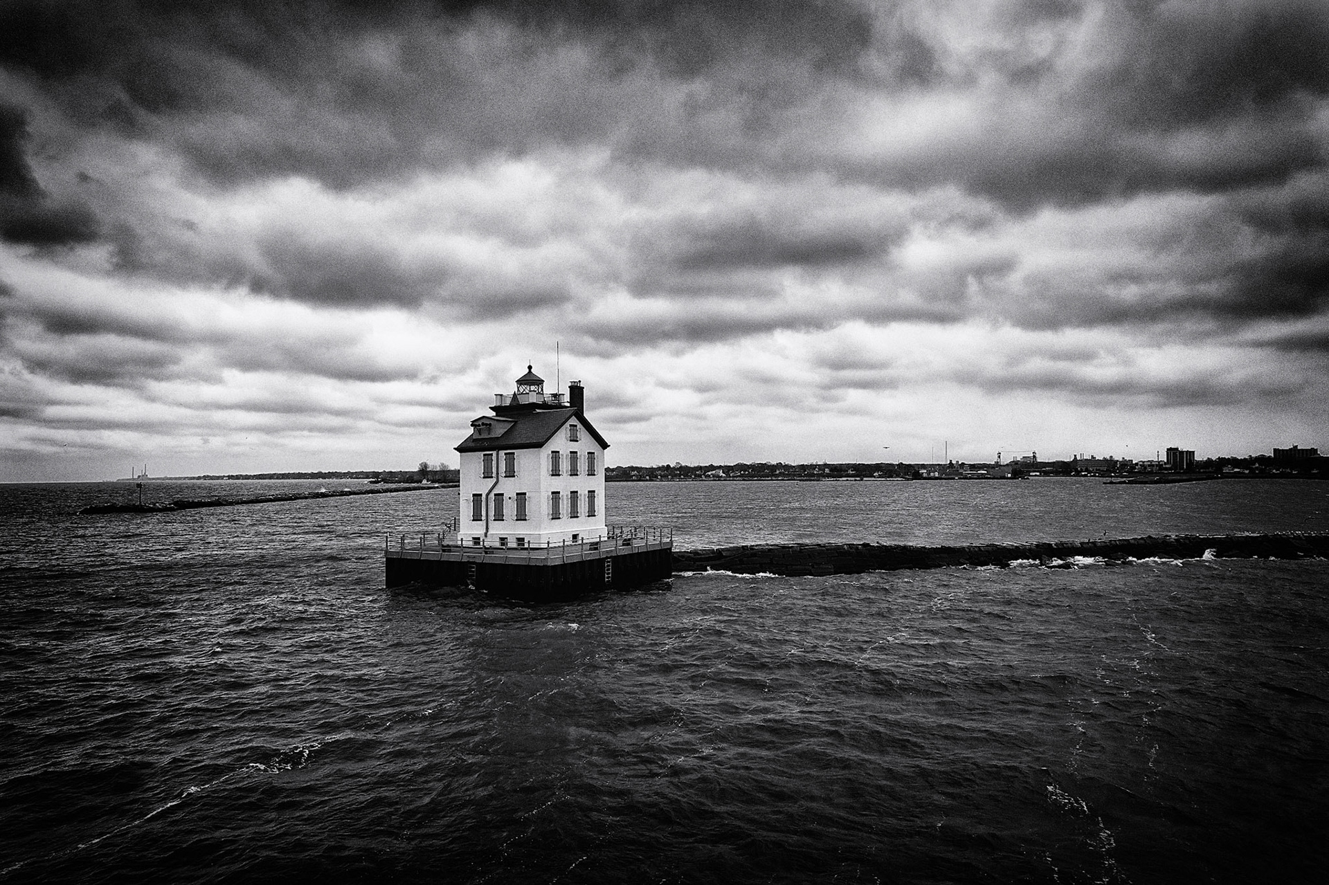 LORAIN LIGHTHOUSE B&W