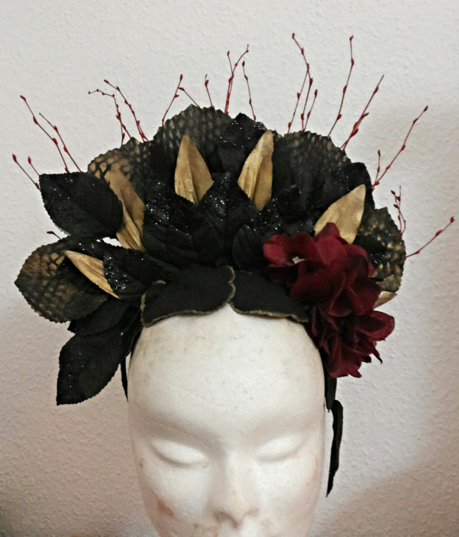 Headdress: Vivien L. Frischkemuth (2014)