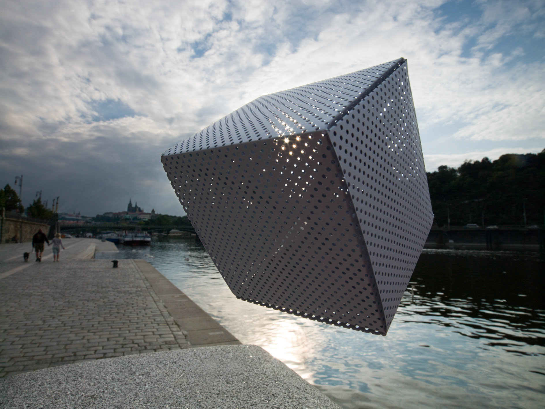 Cube (Prague 1), 2008