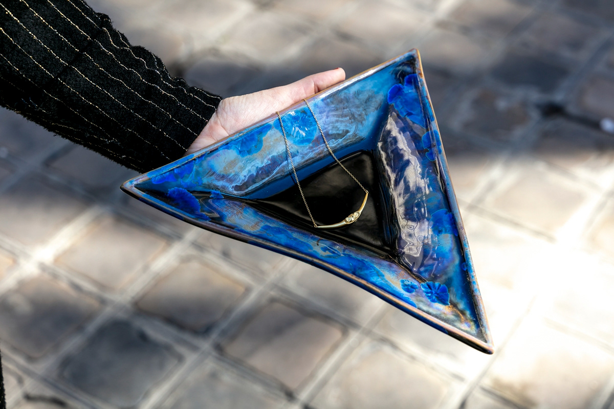 Lot de 3 assiettes triangles en grès cristallisé - 60€