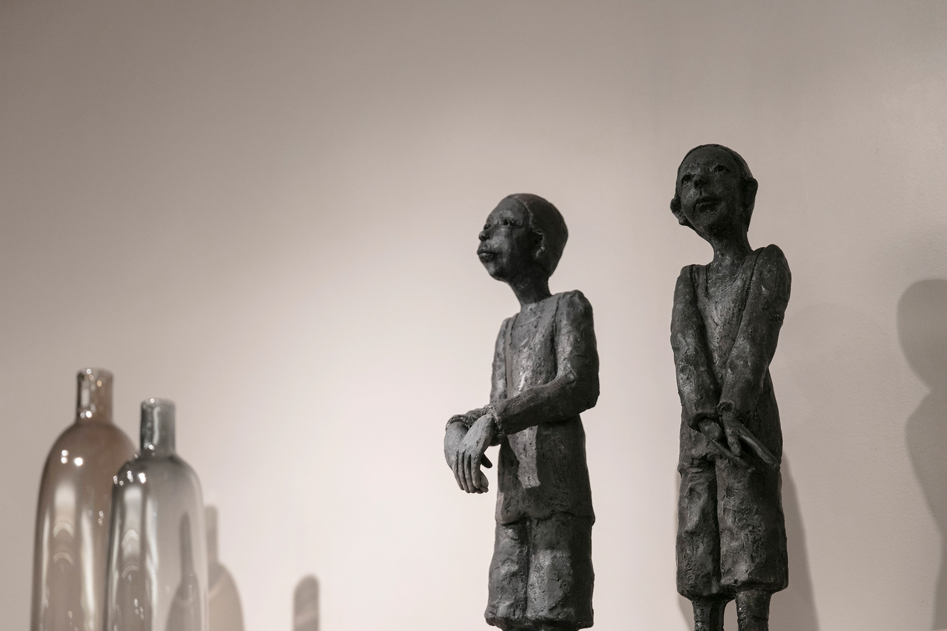 Sculptures - 650€ pièce, bouteilles - 109€