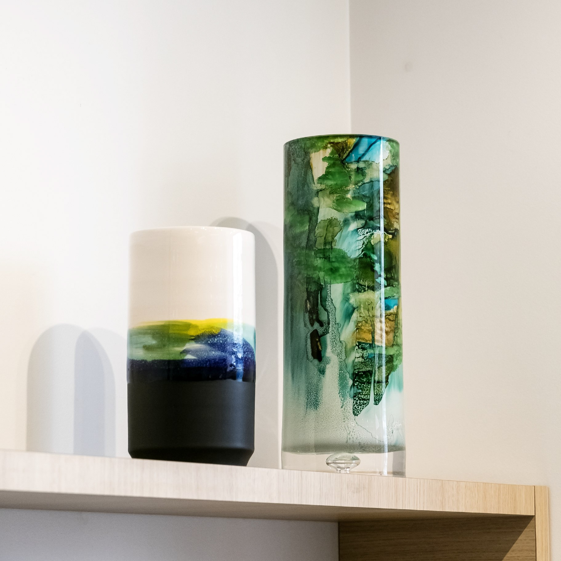 Vase Porcelaine peinte - 65€, Vase en verre - 300€