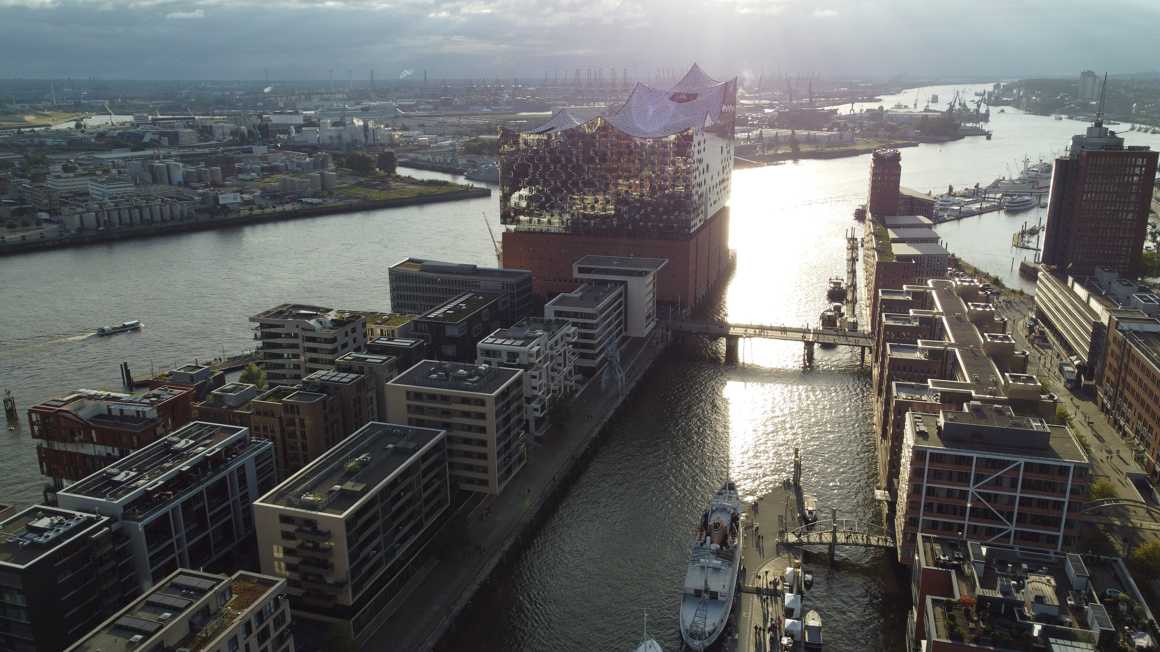 Elbphilharmonie aus Nordosten 