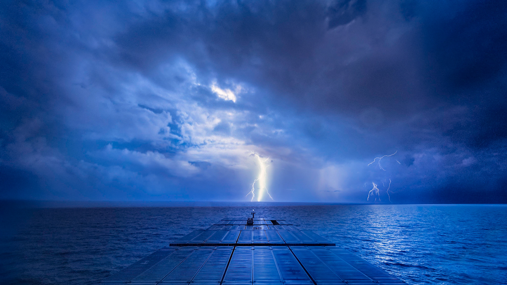 Lighning storm at sea