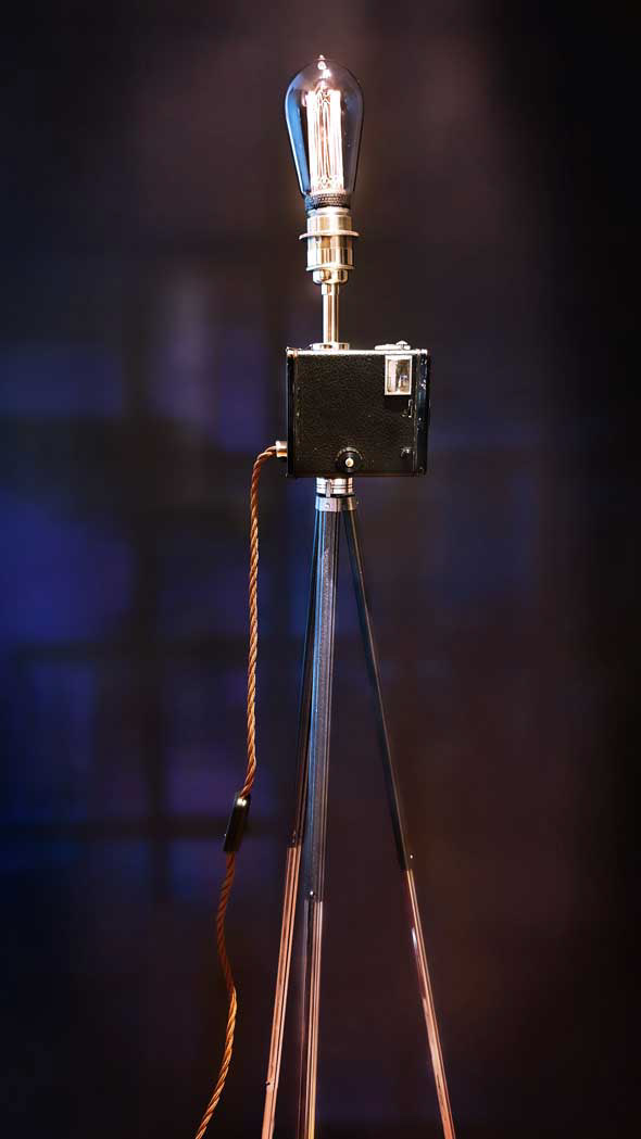Telescopic tripod camera lamp