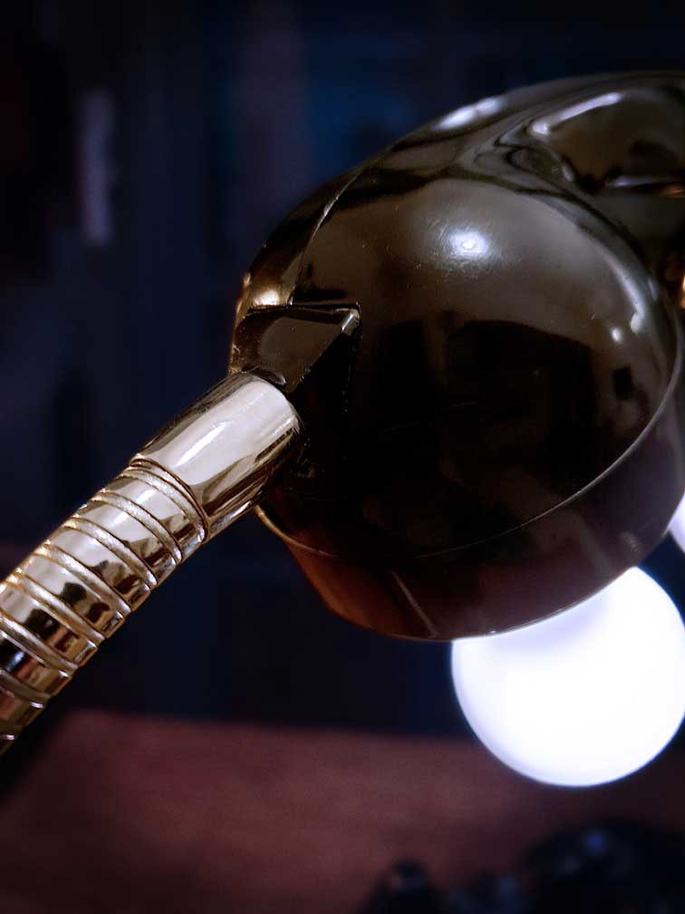High quality flexible chrome gooseneck arm to re-position the light