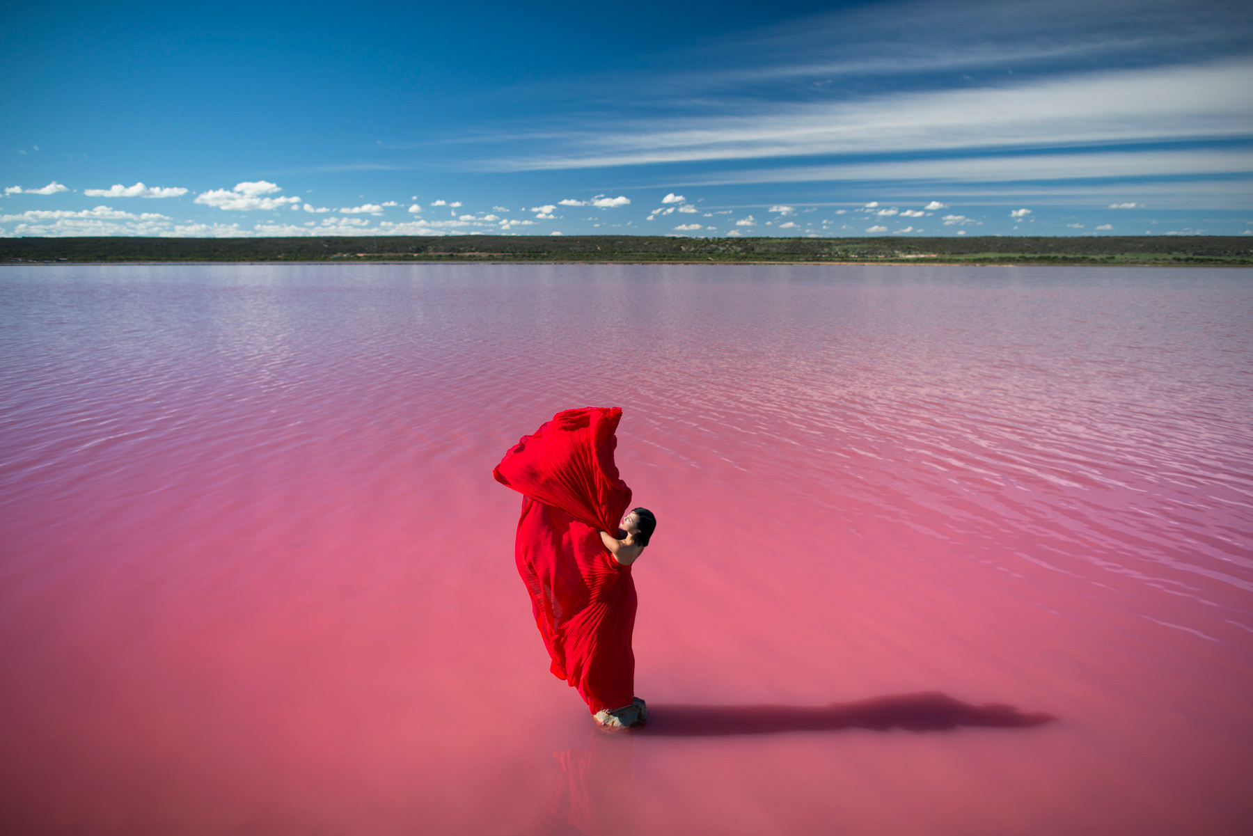 pink lake location