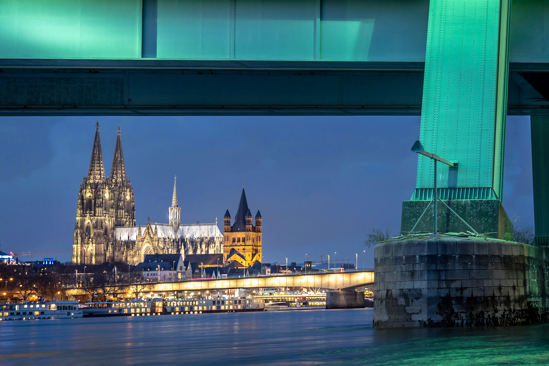 Kölner Dom von der Severinsbrücke aus gesehen