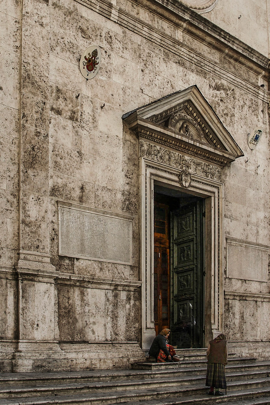 Eingang zu einer Kirche in Rom
