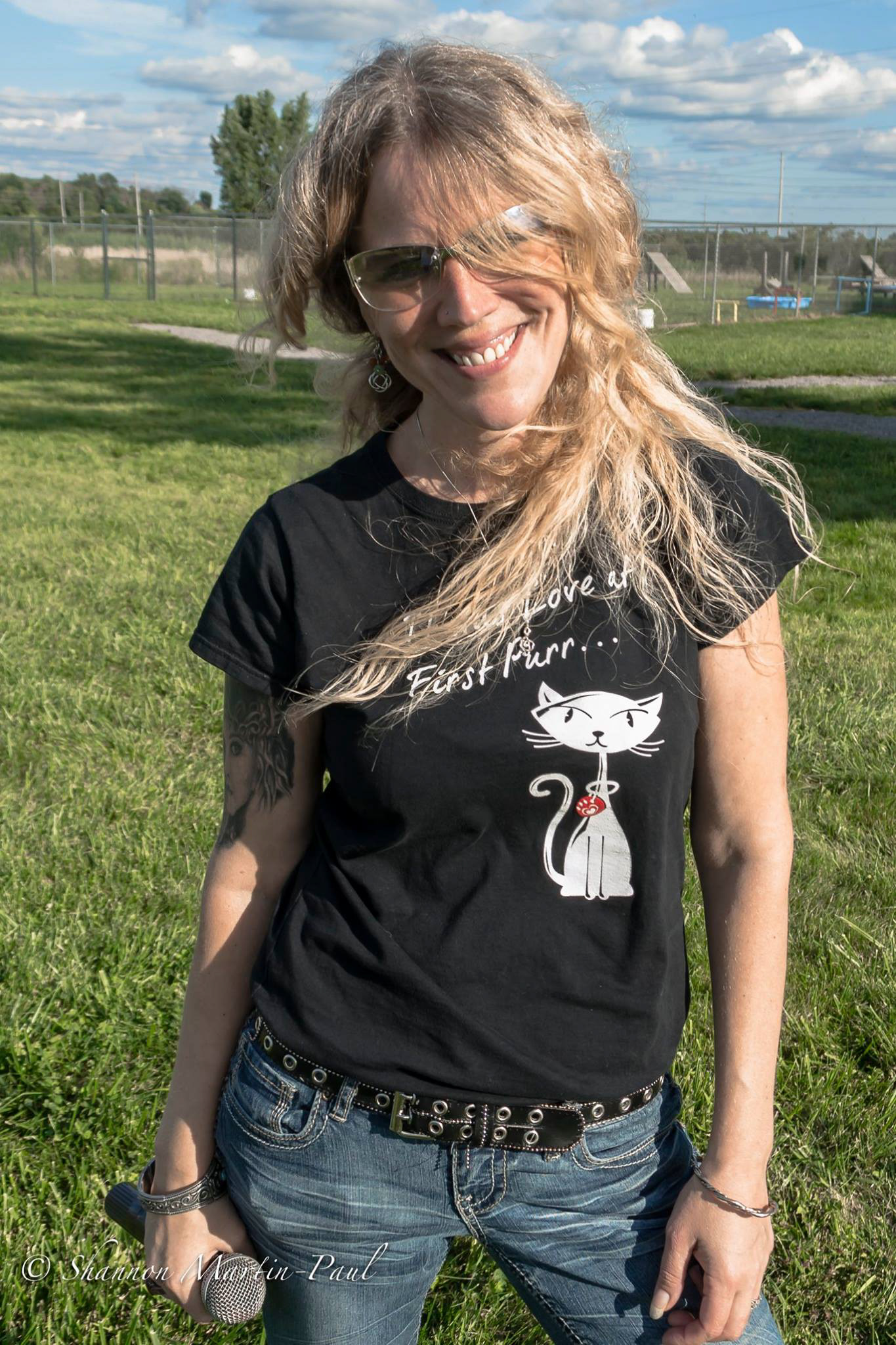 Shannon donating her time with Nomad Soul to dogs and cats in need! 