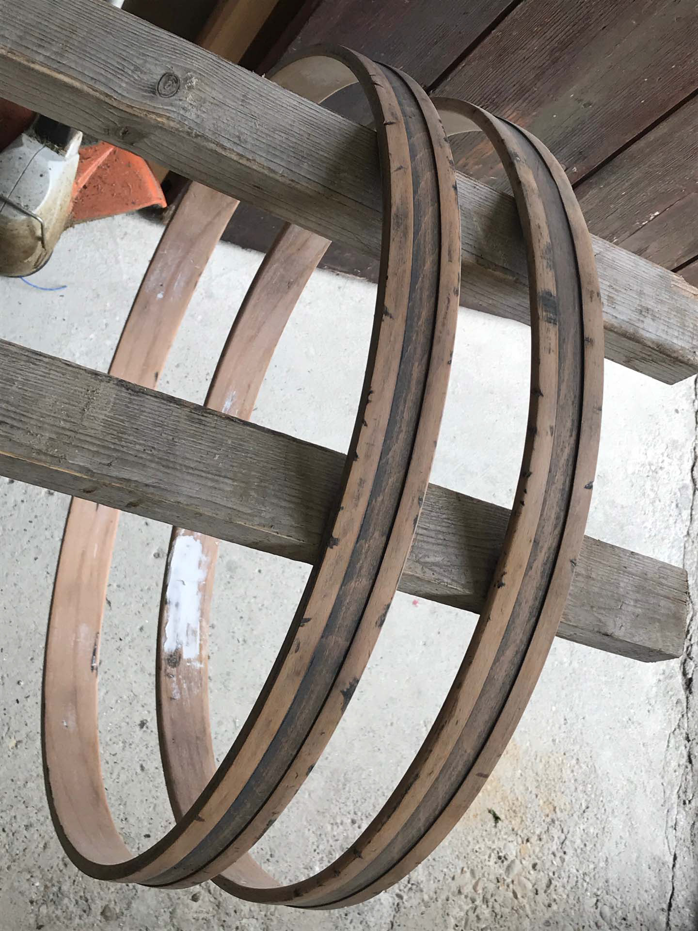 Removed the inlays and sanded for new lacquer on the bassdrum hoops | Herbert Heim Vintagedrums