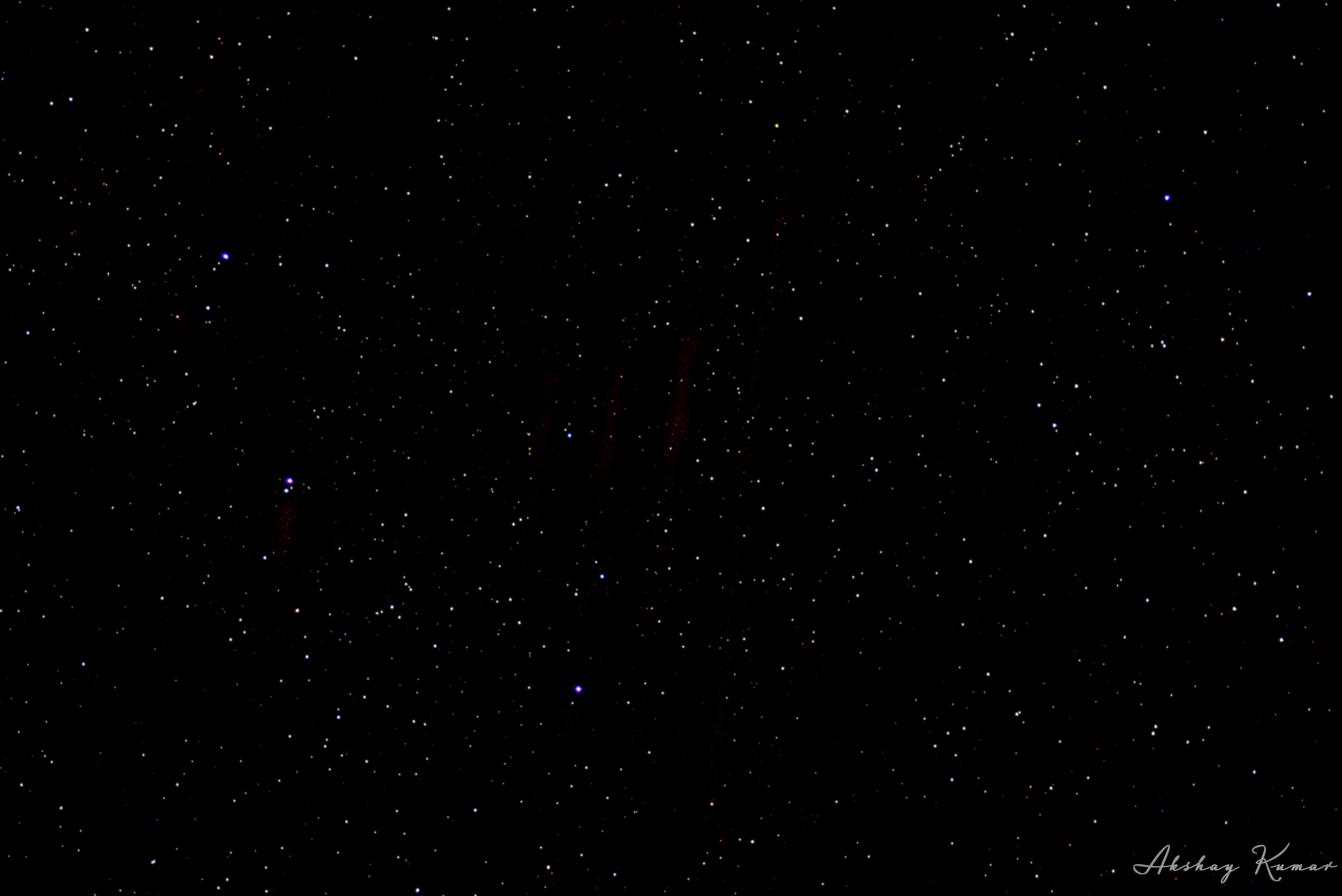 Frame contains portions of constellations Ursa Major and Canes Venatici. Its position in the galactic center frame helped capture several bright and colourful stars. Brightest stars in the frame include NGC5457, 83UMa, κ2Boo, Chara (βCVn), Alcor (80UMa), Megrez (δUMa), α2CVn, Mizar (ζUMa), Benetnasch (ηUMa), Alkaid and Alioth (εUMa). Some nebulae like M101, NGC5457 are also part of the frame.