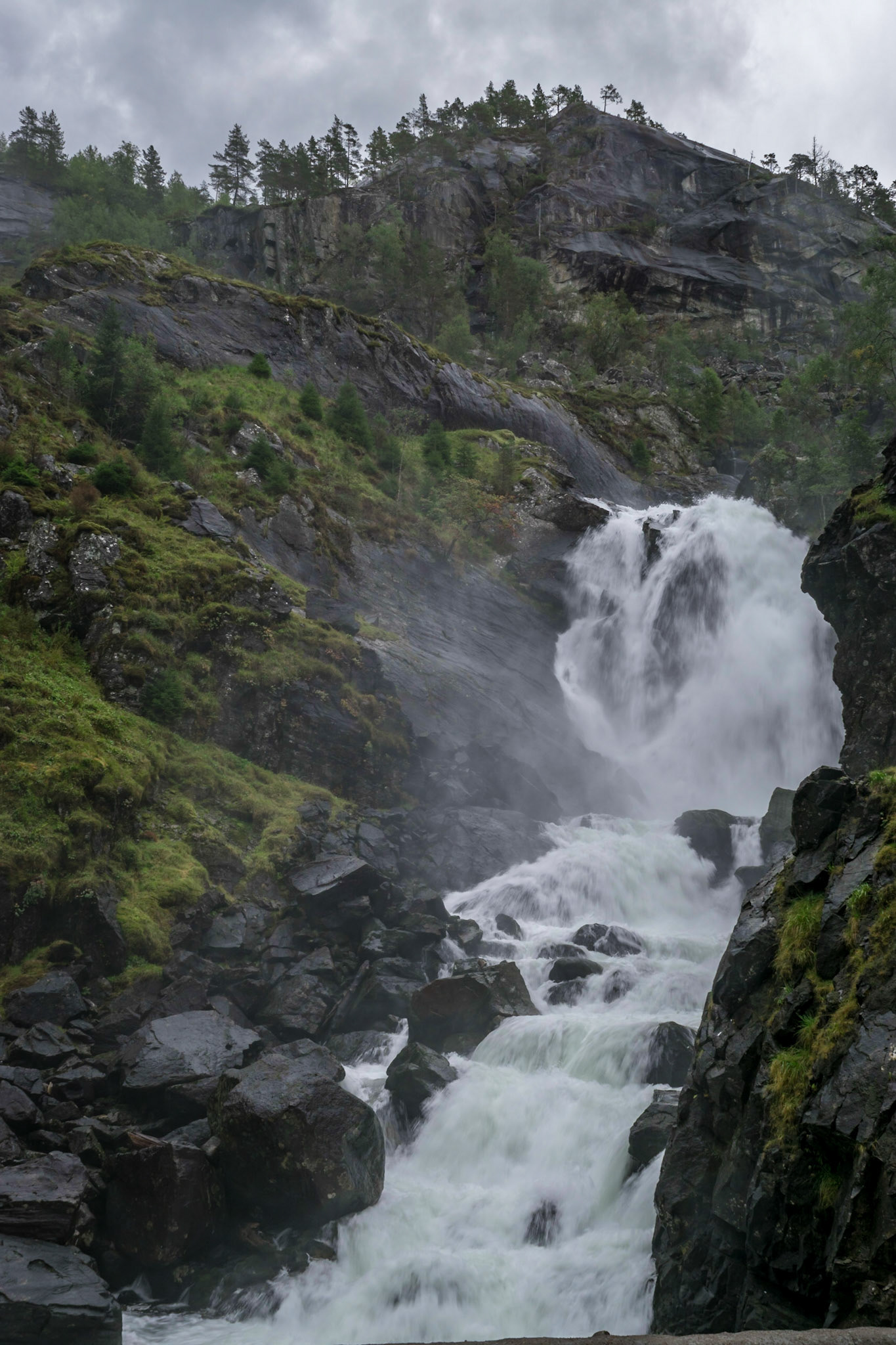 Sony ILCA-77M2 | DT 16-50mm F2.8 SSM @ ISO 50 | 24 mm | f/8 | 1/25 s