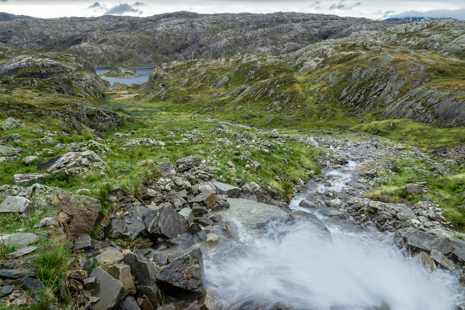 Sony ILCA-77M2 | DT 16-50mm F2.8 SSM @ ISO 100 | 16 mm | f/10 | 1/50 s