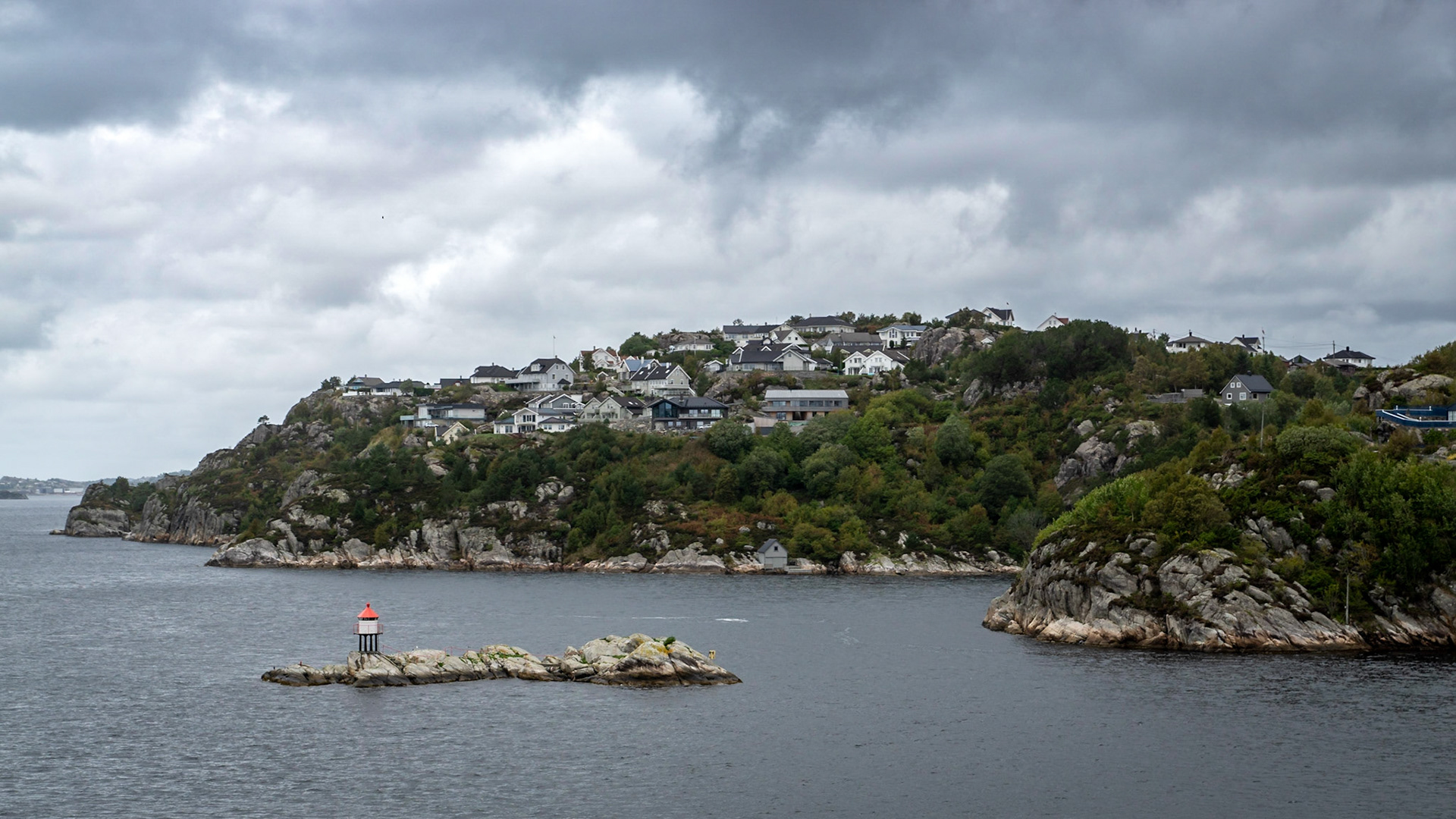 Sony ILCA-77M2 | DT 16-50mm F2.8 SSM @ ISO 100 | 50 mm | f/8 | 1/100 s