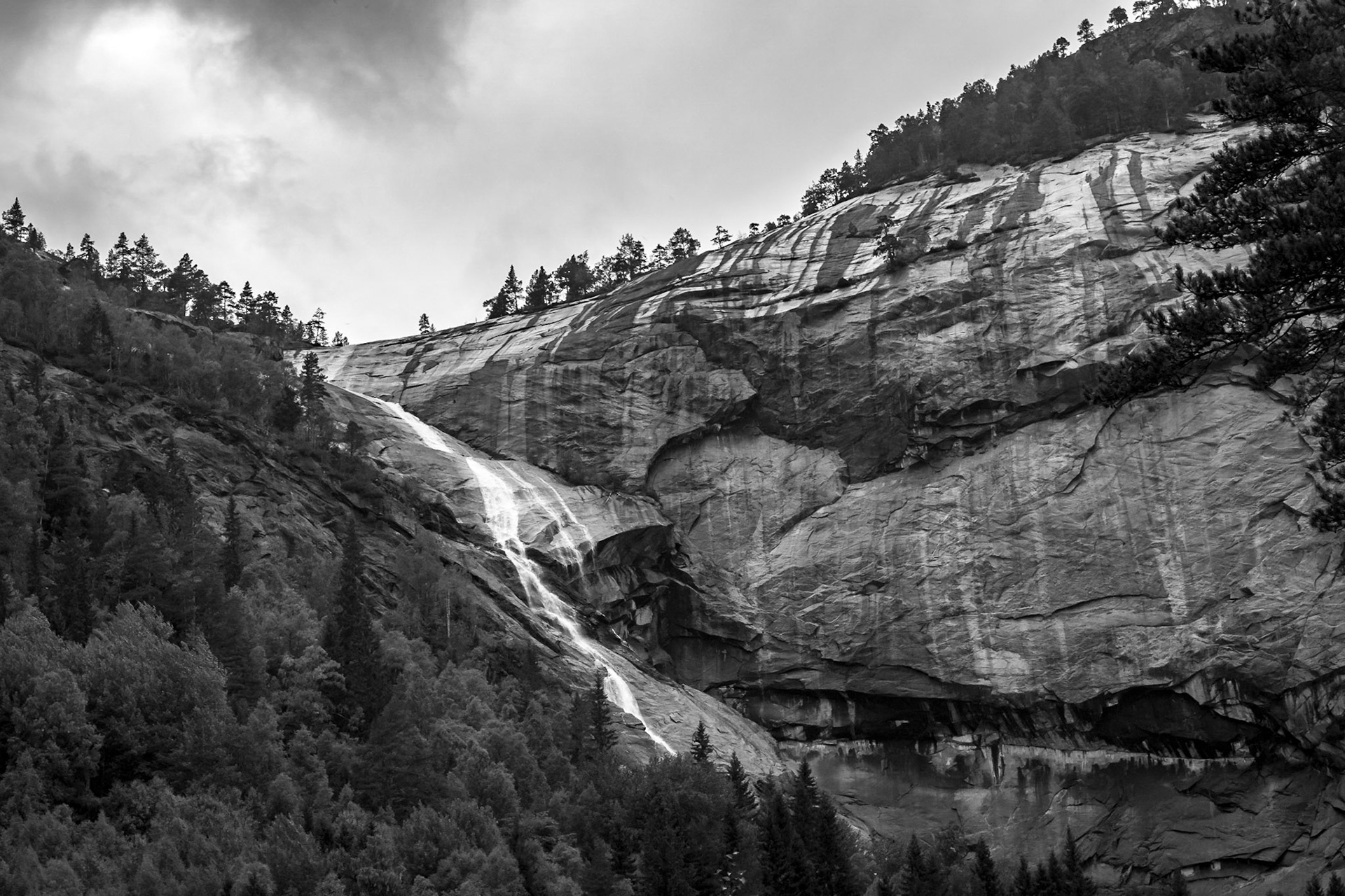 Sony ILCA-77M2 | DT 16-50mm F2.8 SSM @ ISO 160 | 50 mm | f/8 | 1/80 s