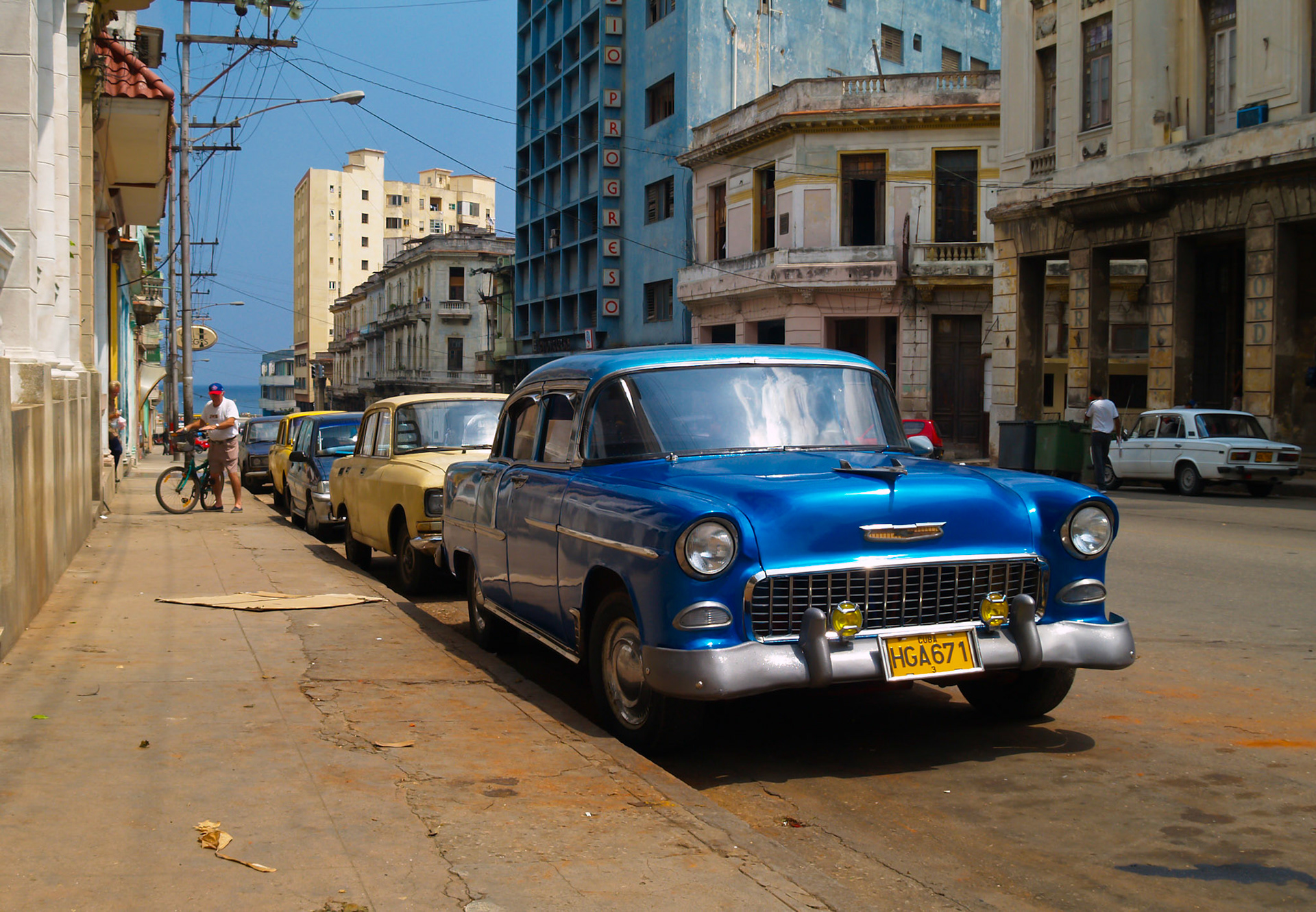 Кубинские названия. Кубинские машины. Куба автомобили. Куба Гавана машины. Ретро авто на Кубе.