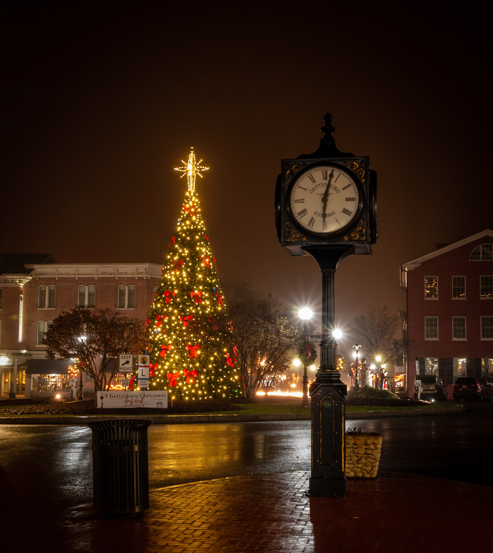 Christmas Tree in Gettysburg Square