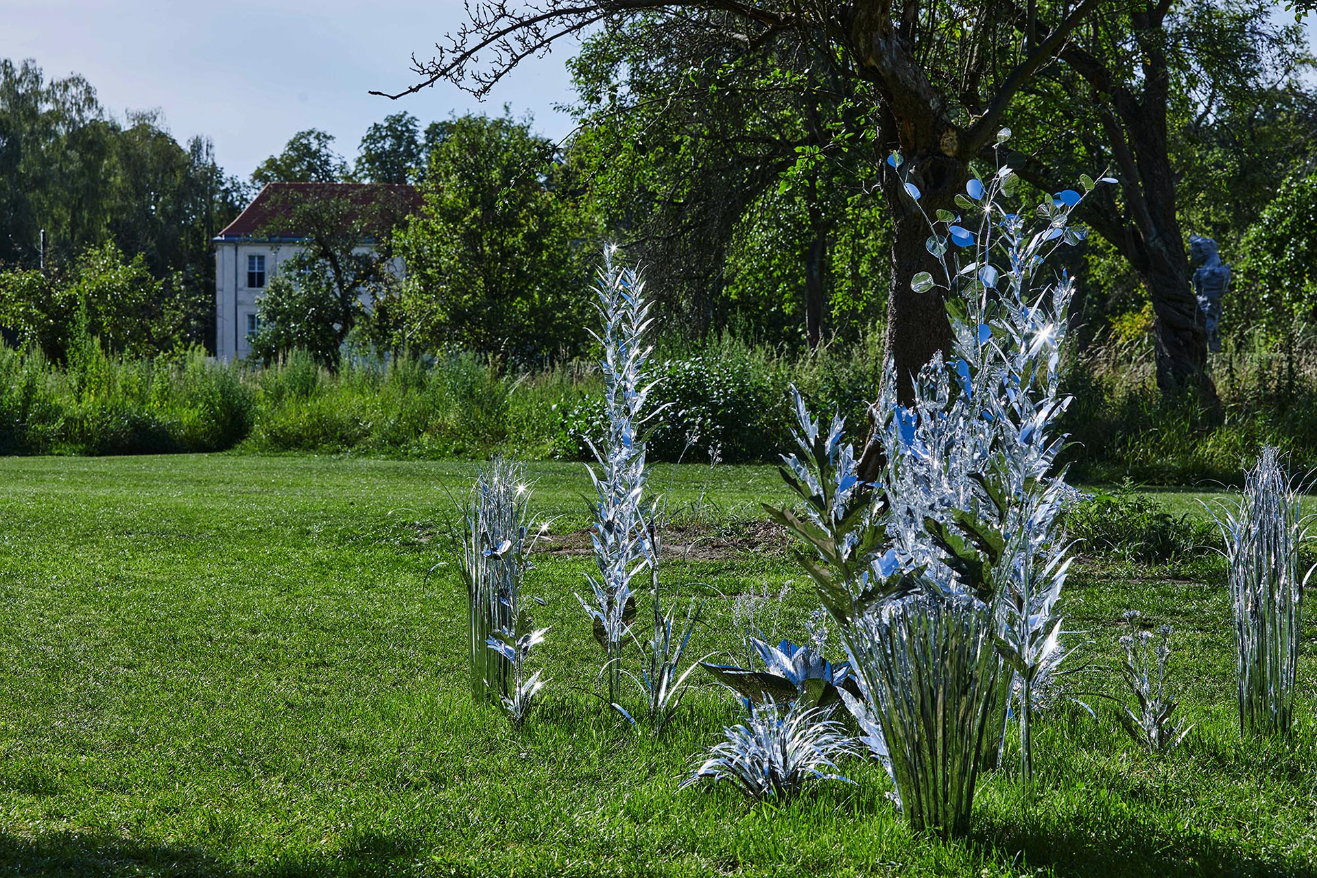 Title: The aluminum garden -structural studies of plants- mirror surface, Year:2019, Material: Aluminium Foil 0.2mm, Photo by Shinji Minegishi