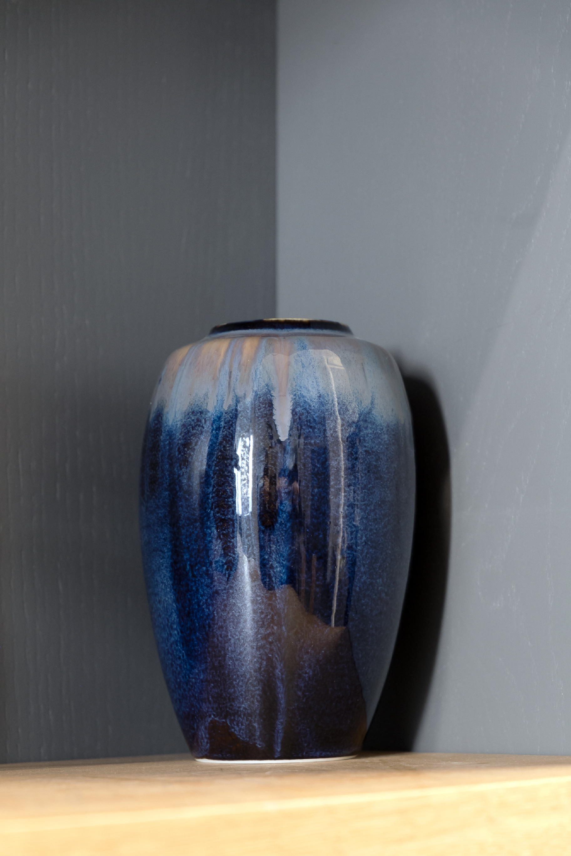Vase en porcelaine emaux "Océan"- 17,5 cm de hauteur x 11,5 cm de diamètre - 190€