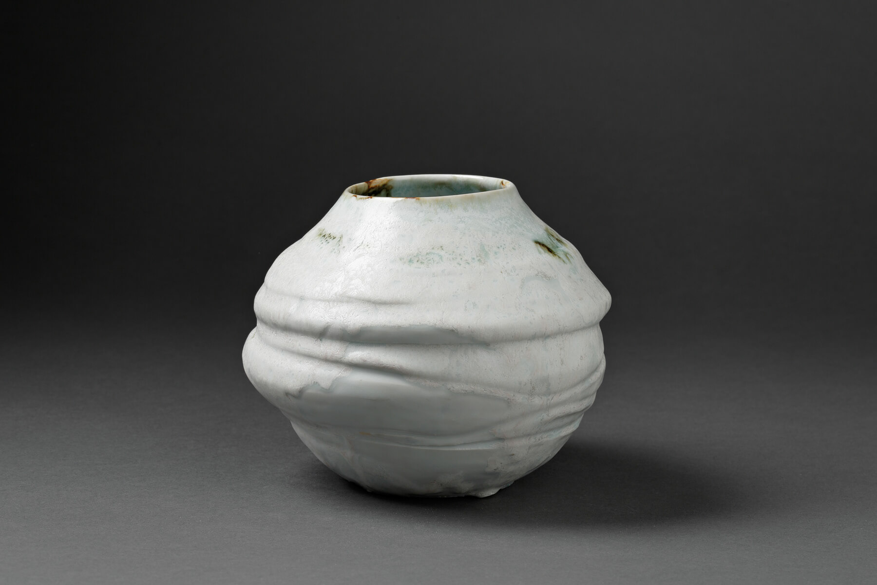 Vase boule GM, pièce unique en porcelaine - 390€