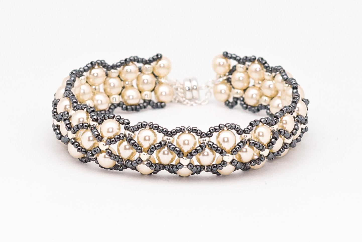 Bracelet 'Renaissance' en perles de verre tissées à la main -52€ Ref. FB-BRAR (Hématite)