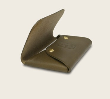 Porte carte 'L'enveloppe' XS - Cuir - 9 x 6.5 cm - 40€ Existe en d'autres coloris