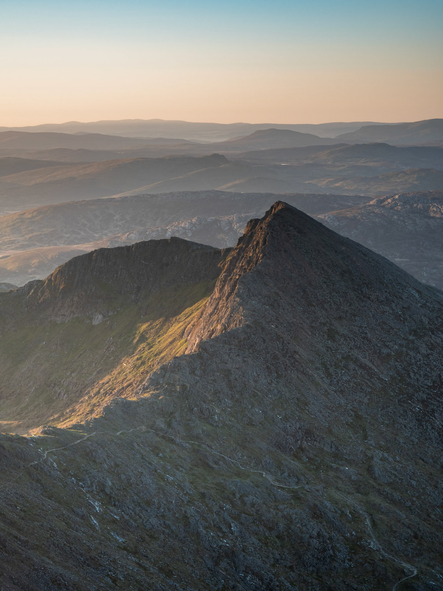 y-lliwedd from the summit of Snowdon
