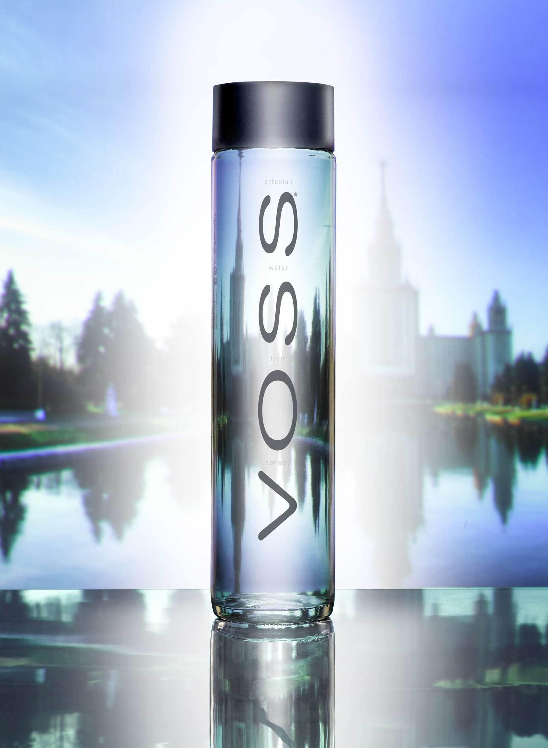Дорогая питьевая вода. Элитная вода Voss. Элитная вода в бутылках. Самая дорогая вода Voss. Красивые бутылки для воды Voss.