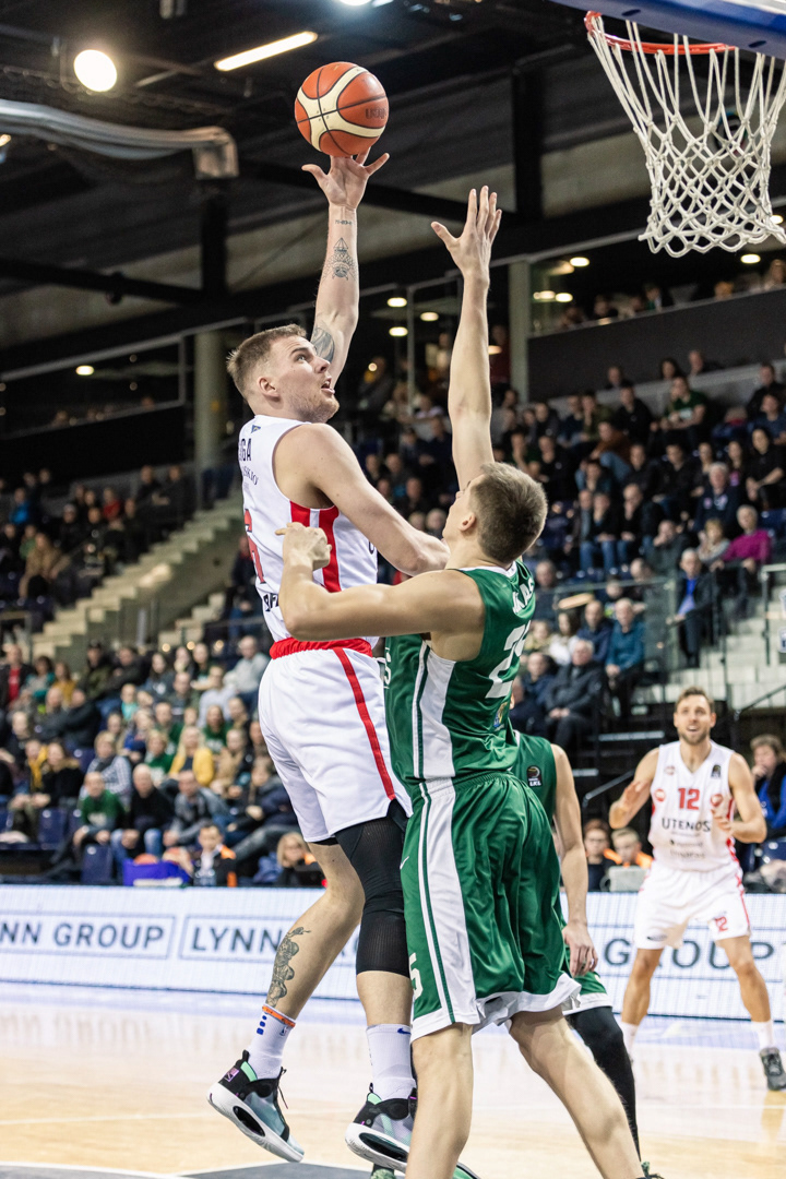 N. Gigos (Utenos Juventus) metimas LKL rungtynių prieš Kauno Žalgirį metu