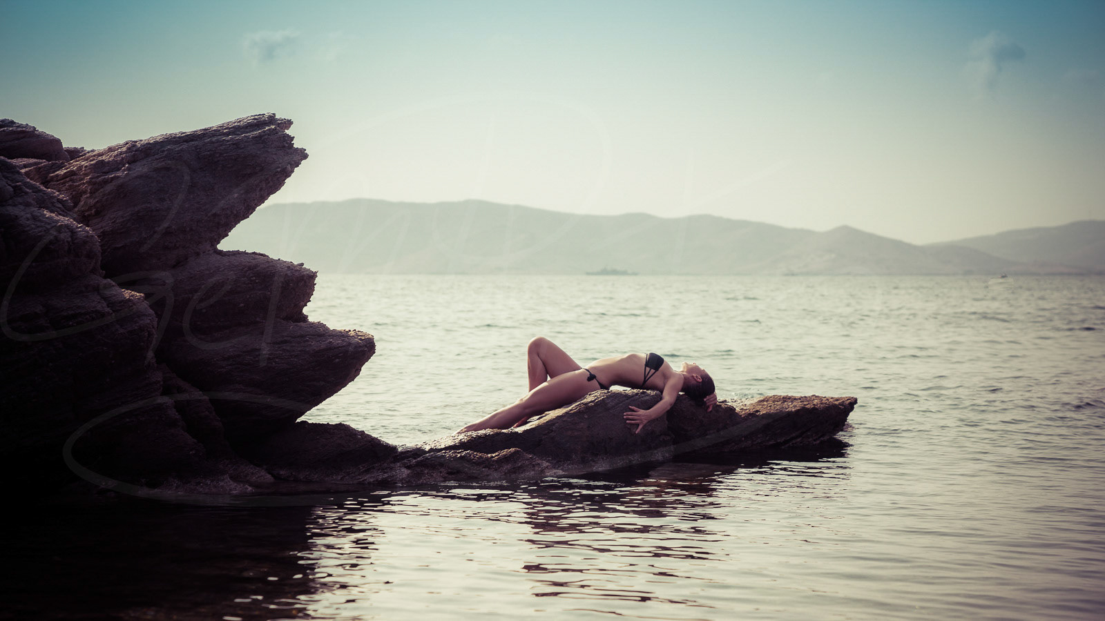 Kairi on the rocks