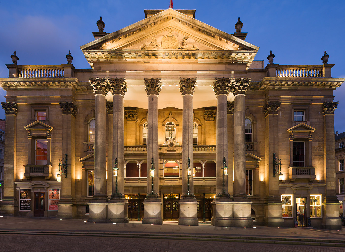 Theatre in use. Королевский оперный театр в Лондоне. Ковент Гарден в Лондоне. Ковент Гарден театр. Лондонский Королевский театр «Ковент-Гарден».