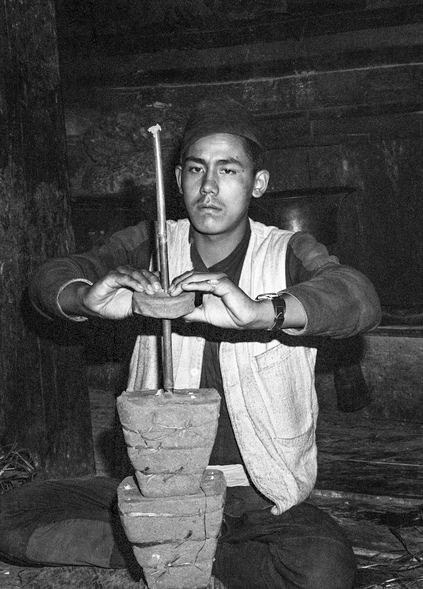 Lama Pruba Hlalungba (144), making torma