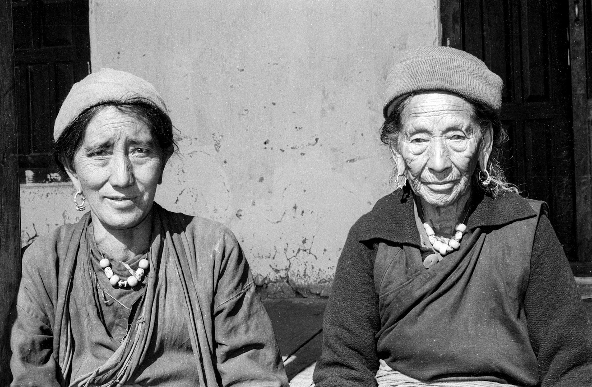 (L-R)  Tsering Shangba (609), Pasang Buri (67)