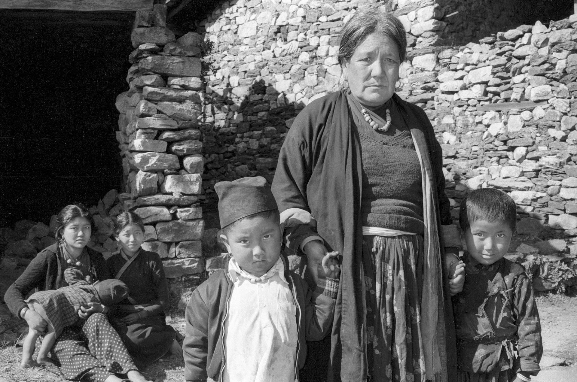 Background: Menzen Shangba 236), Nowang Waiba (292). Foreground: Singi Ghale (296), Phu Doma Shangba (134), Zangmu Shangba 289)