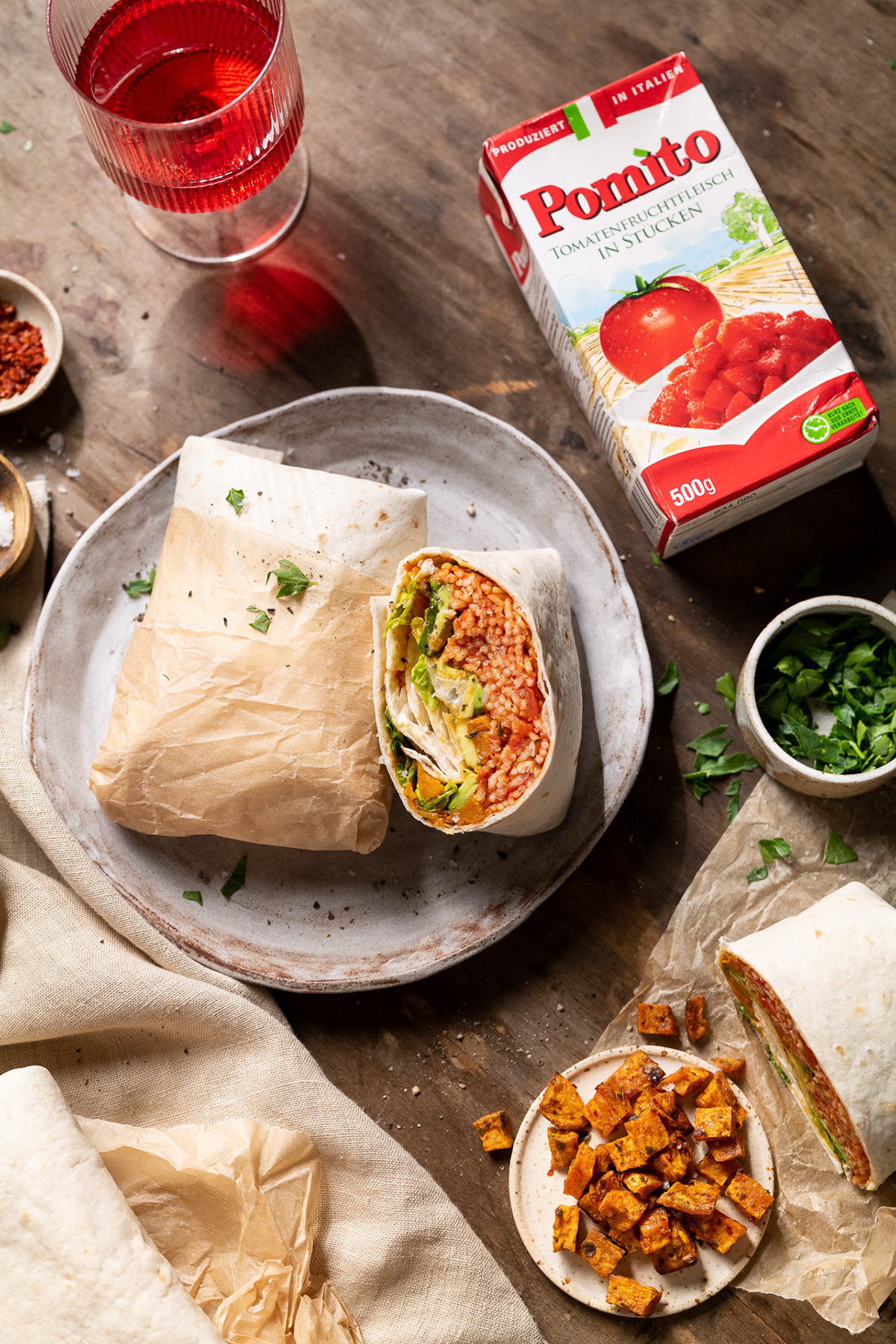Lenaliciously - Veganer Burrito mit Tomaten-Reis