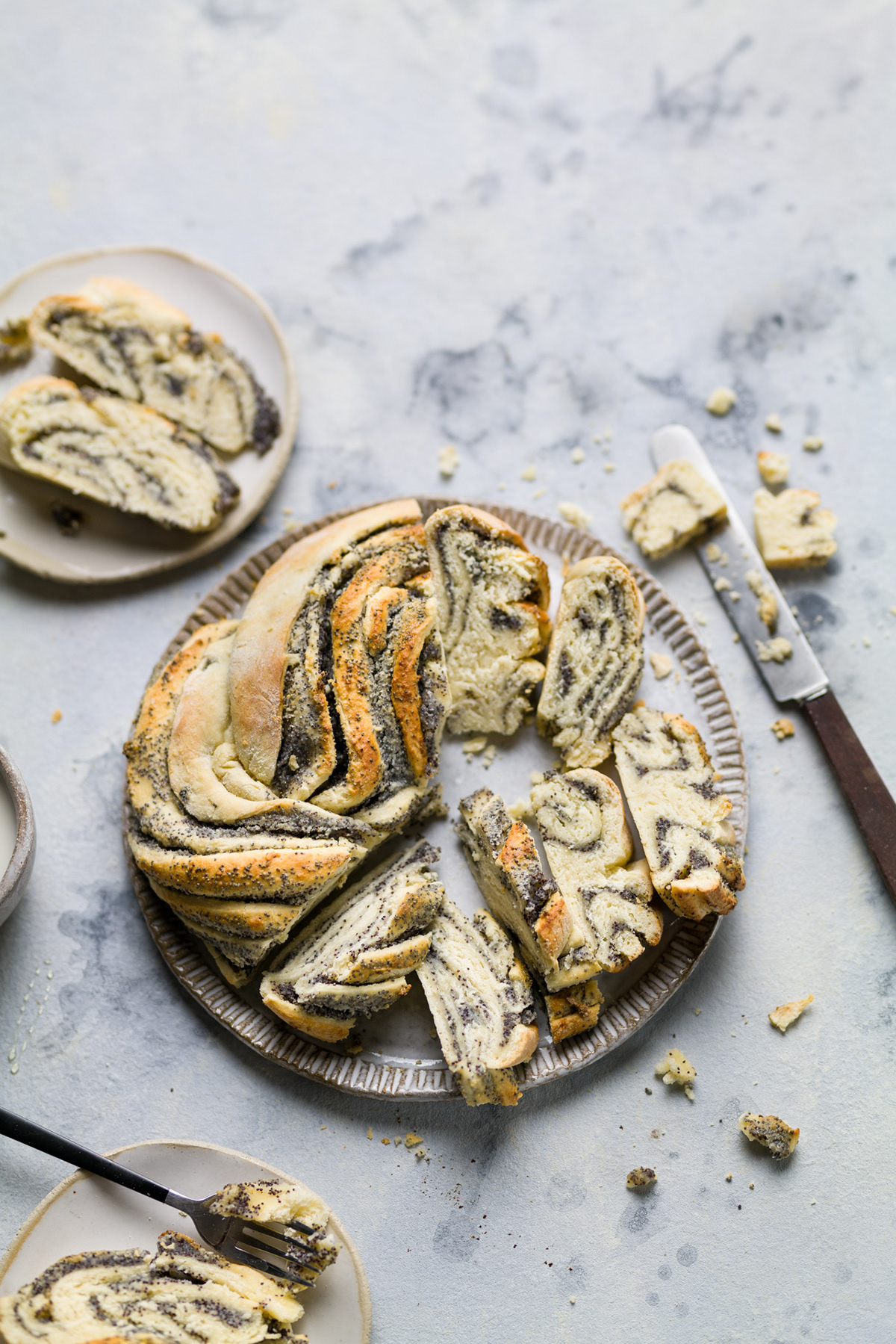 Lenaliciously - Veganer Mohn-Marzipan Zopf Lenaliciously - Veganer Mohn-Marzipan Zopf