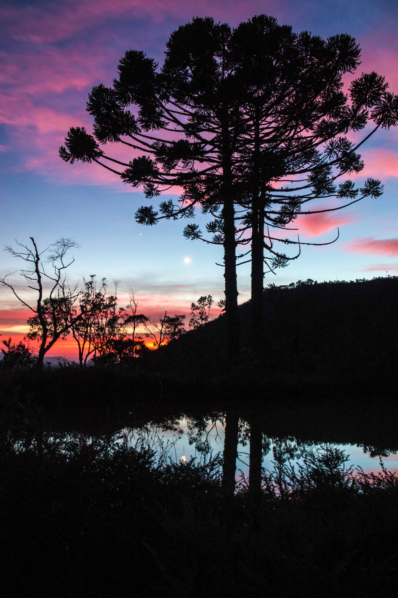 O amanhecer na divisa entre os estados de Minas Gerais e Rio de Janeiro.
