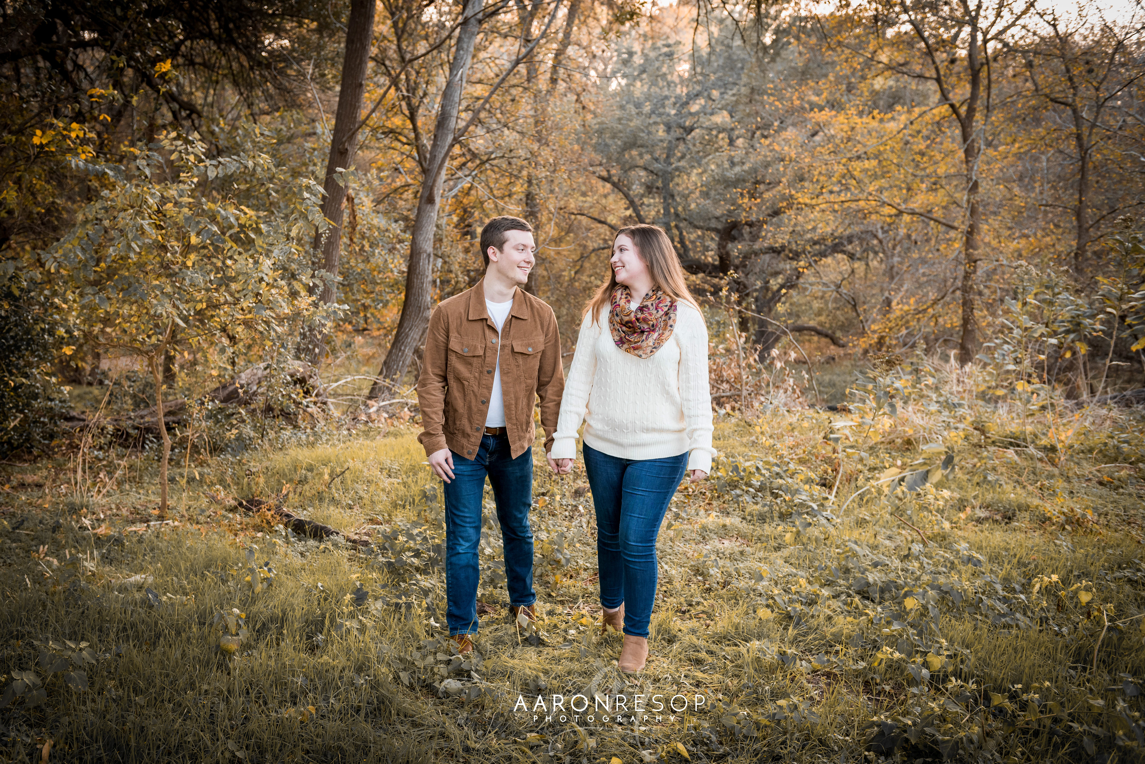 Engagement Photos taken in Cibolo, TX by wedding photographer Aaron Resop
