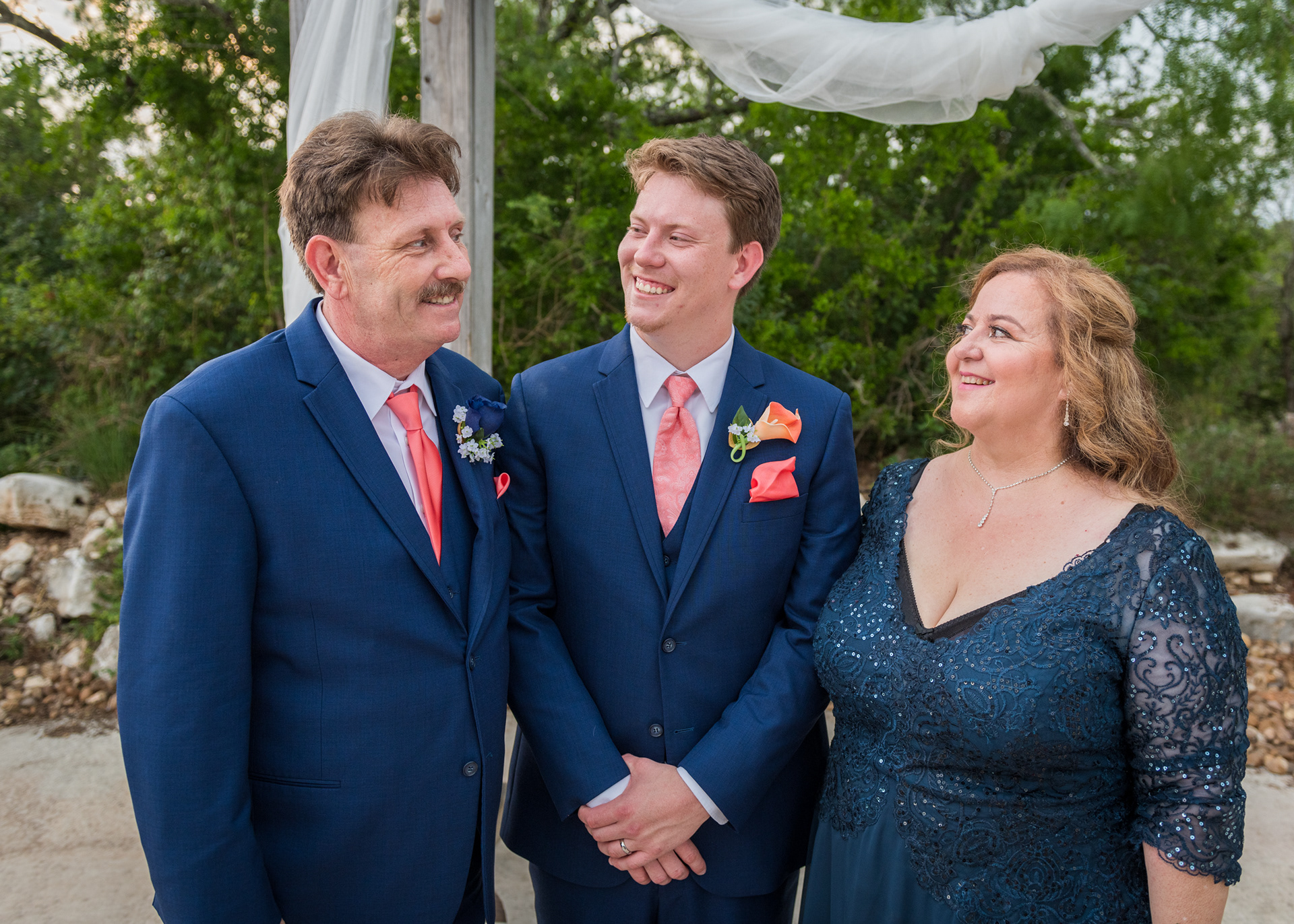 Wedding Day Photos taken in Seguin, TX by Wedding Photographer Aaron Resop @ Geronimo Oaks - Weddings and Events, 1377 Dietert Rd, Seguin, TX 78155