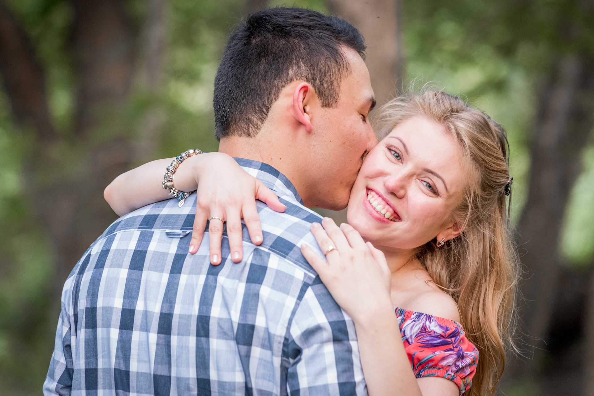 Engagement Photos taken in Cibolo, TX by wedding photographer Aaron Resop
