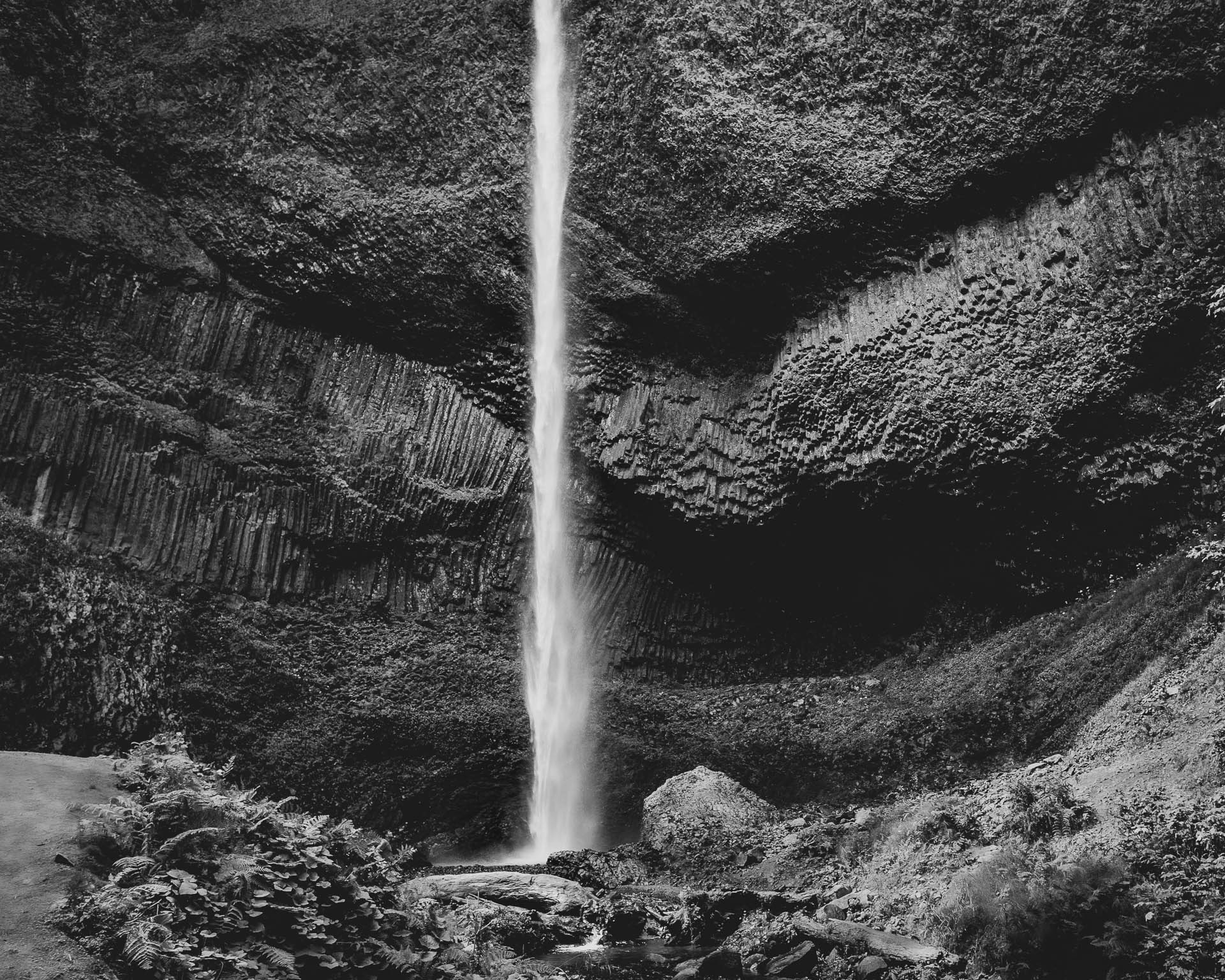 Volcanic waterfall / Oregon, US / 2018